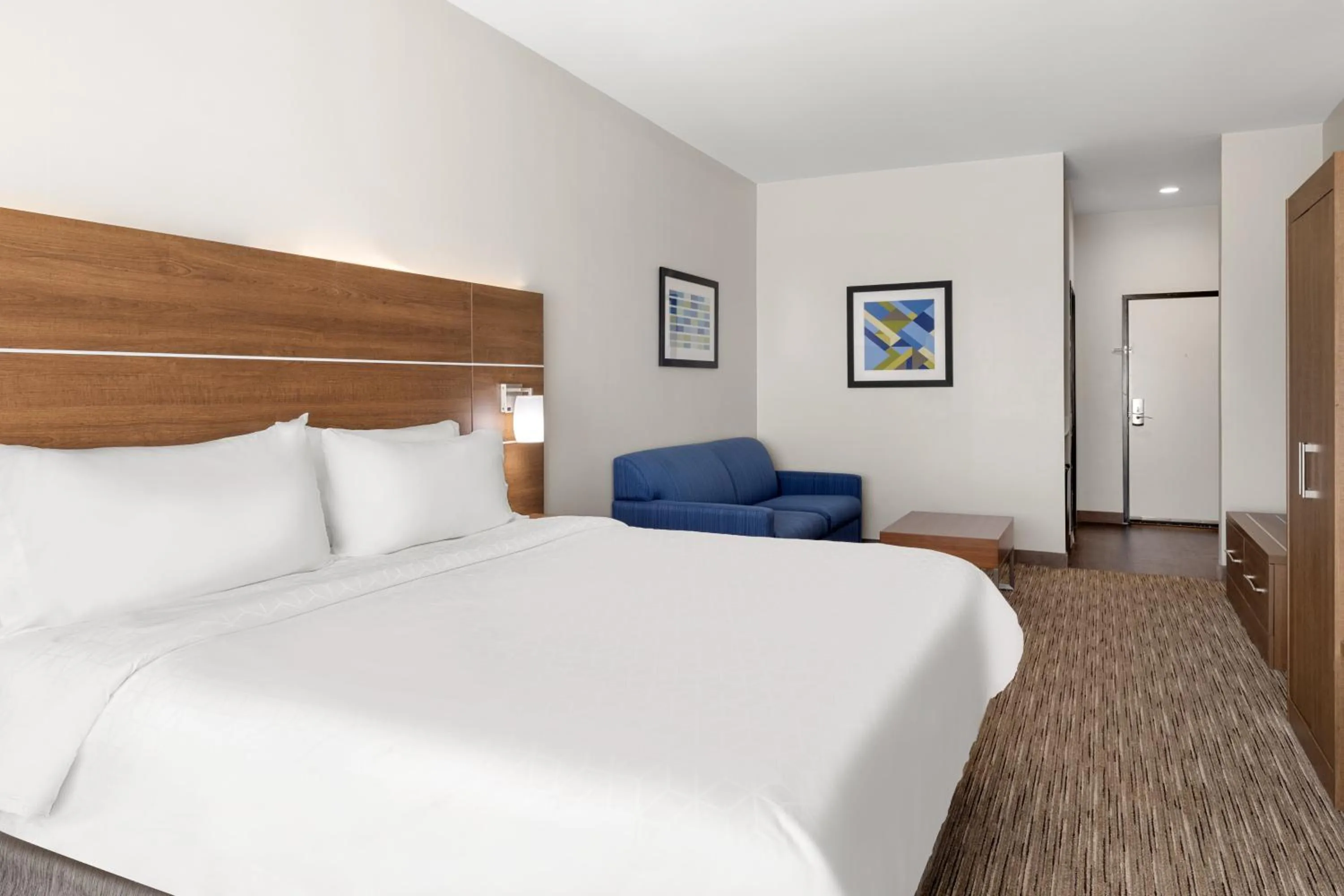 Photo of the whole room, Bed in Holiday Inn Express & Suites Graham by IHG