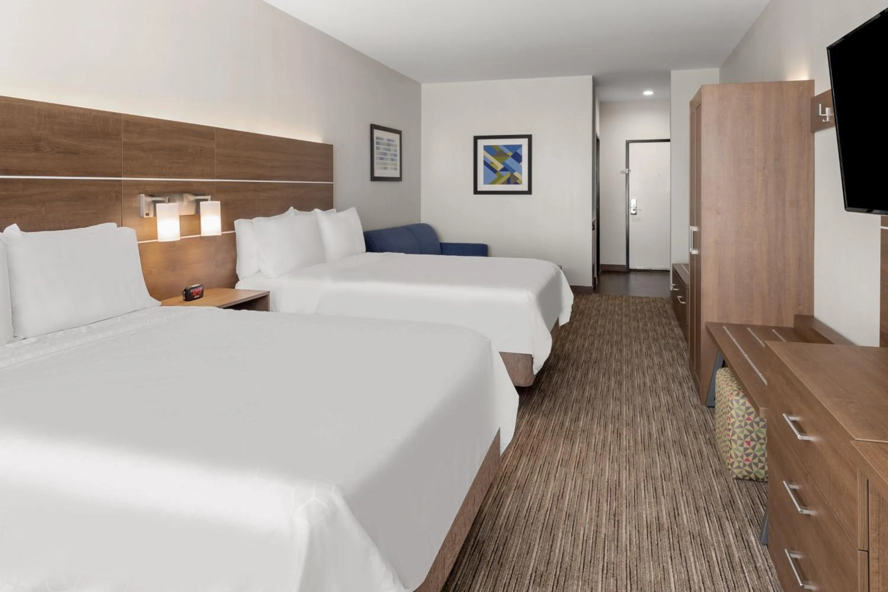 Photo of the whole room, Bed in Holiday Inn Express & Suites Graham by IHG