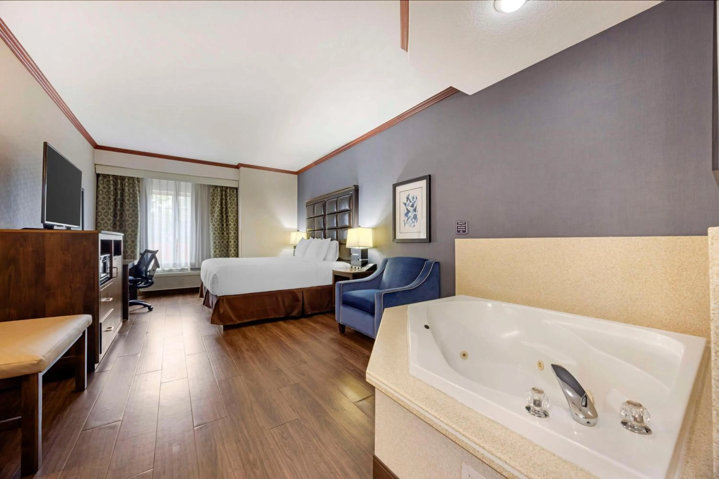 Bedroom, Bed in Best Western Plus Northwind Inn & Suites