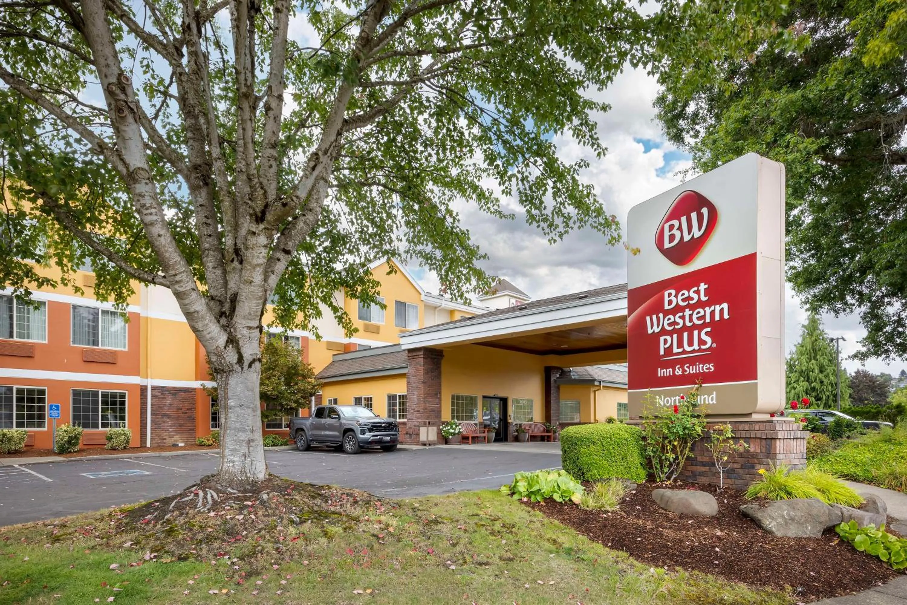 Property building in Best Western Plus Northwind Inn & Suites
