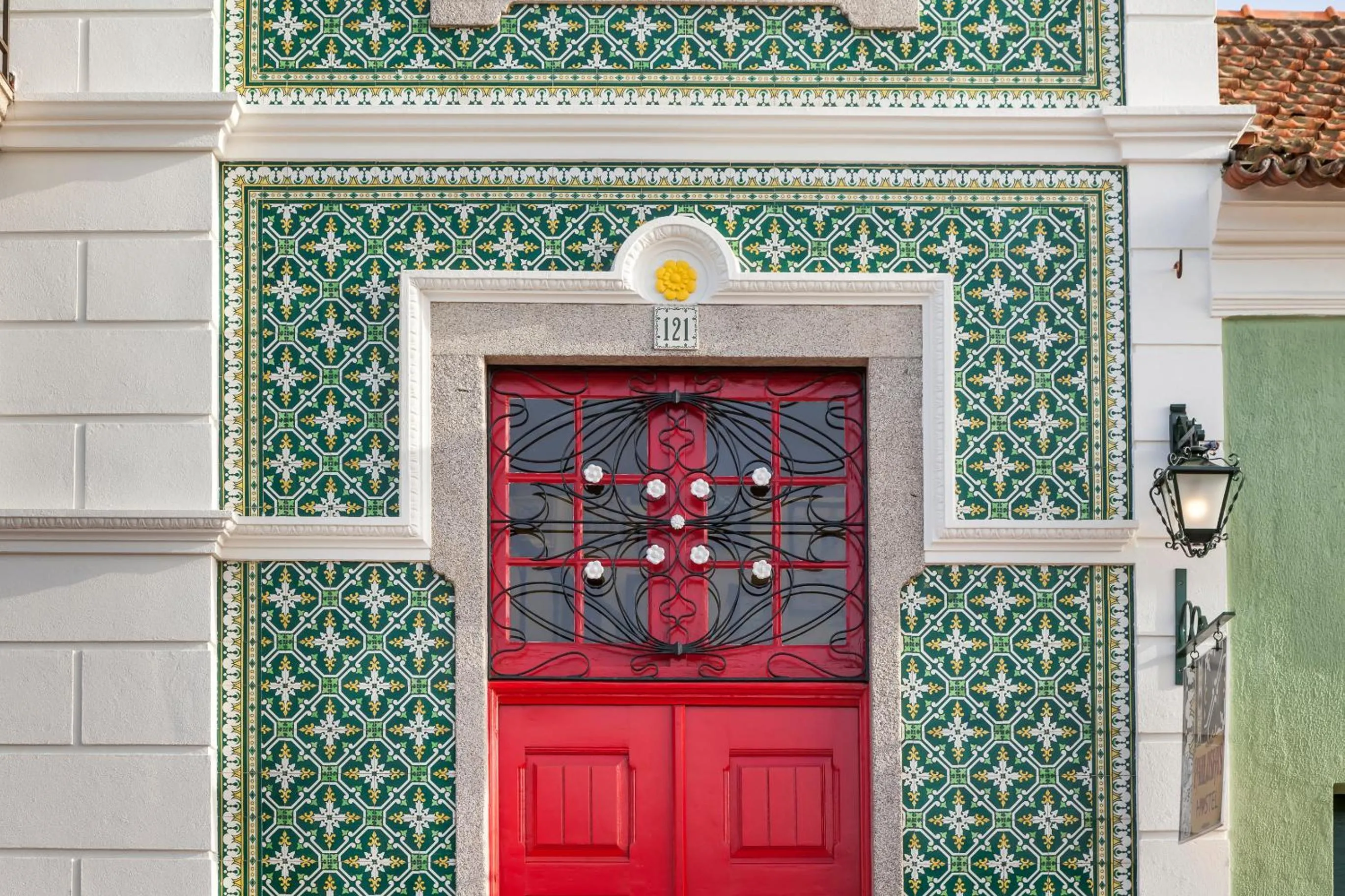Vintage Balcony Guesthouse & Suites