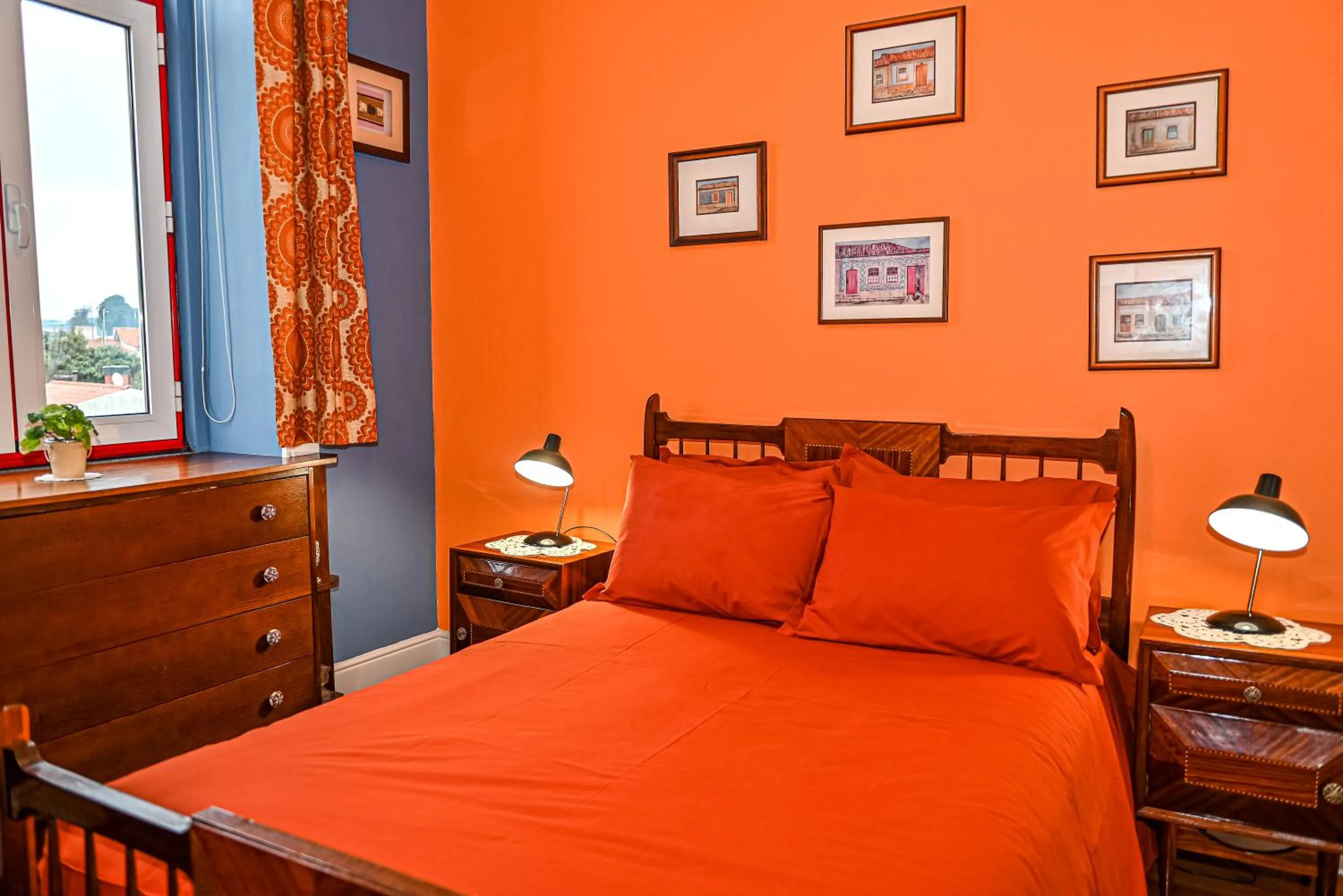 Three-Bedroom Suite in Vintage Balcony Guesthouse & Suites