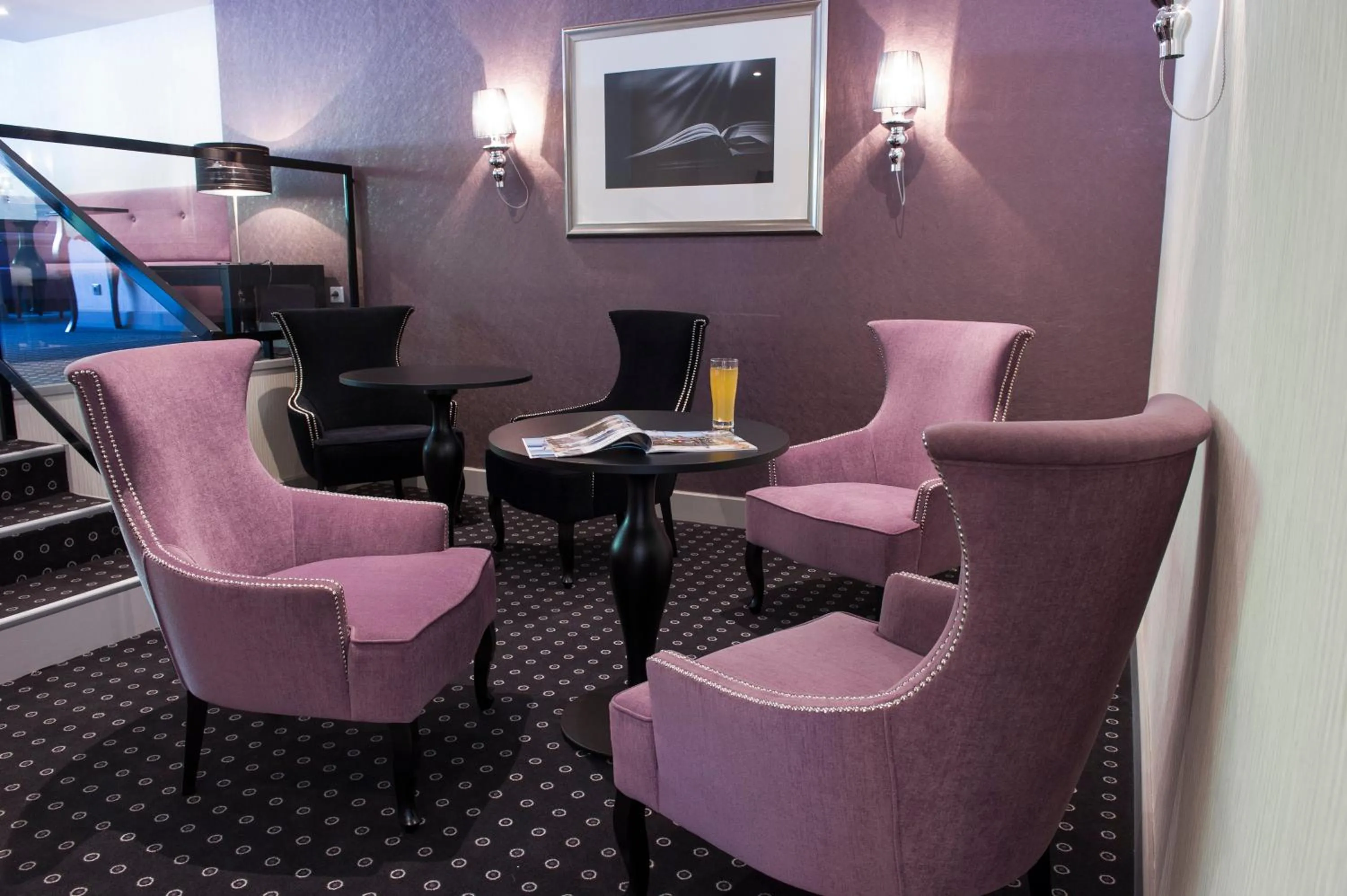 Communal lounge/ TV room in Hôtel Esplanade Eden