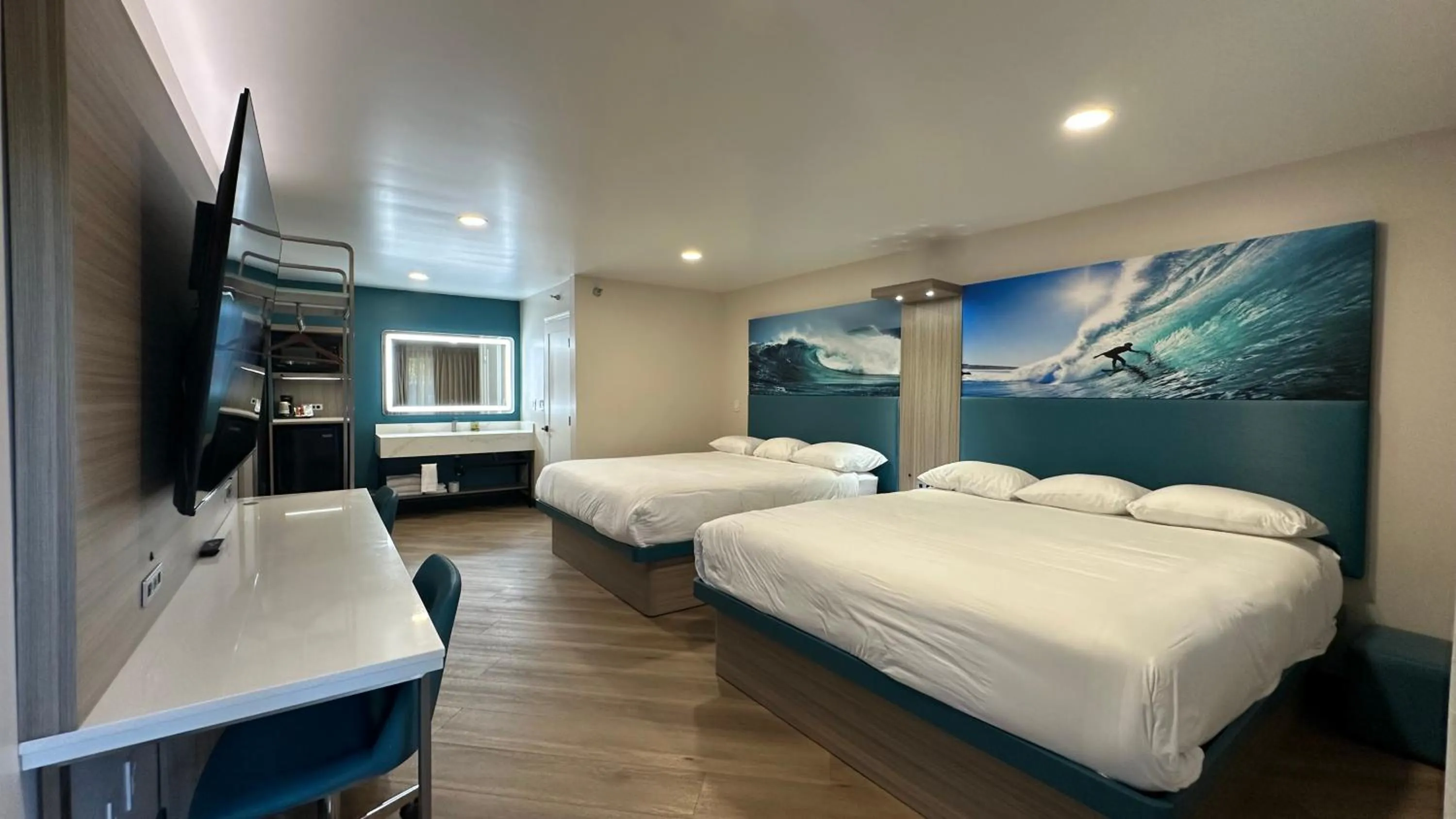 Bed in Costa Mesa Inn - Newport Beach Area