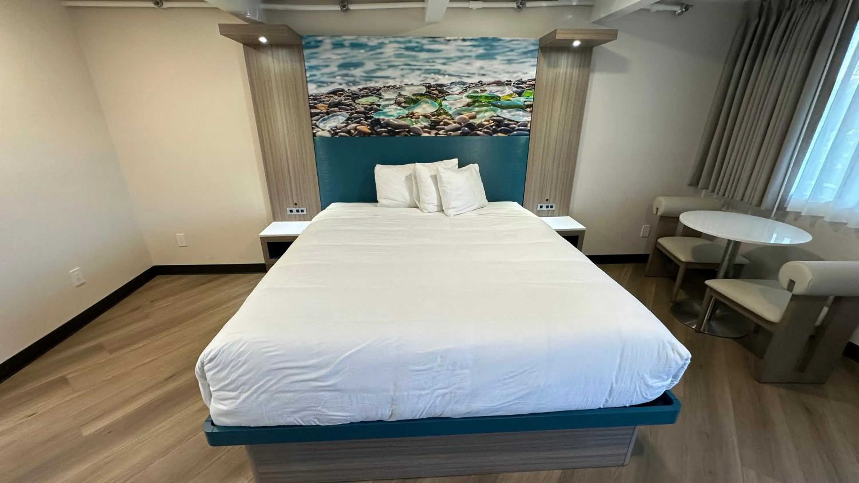 Bed in Costa Mesa Inn - Newport Beach Area