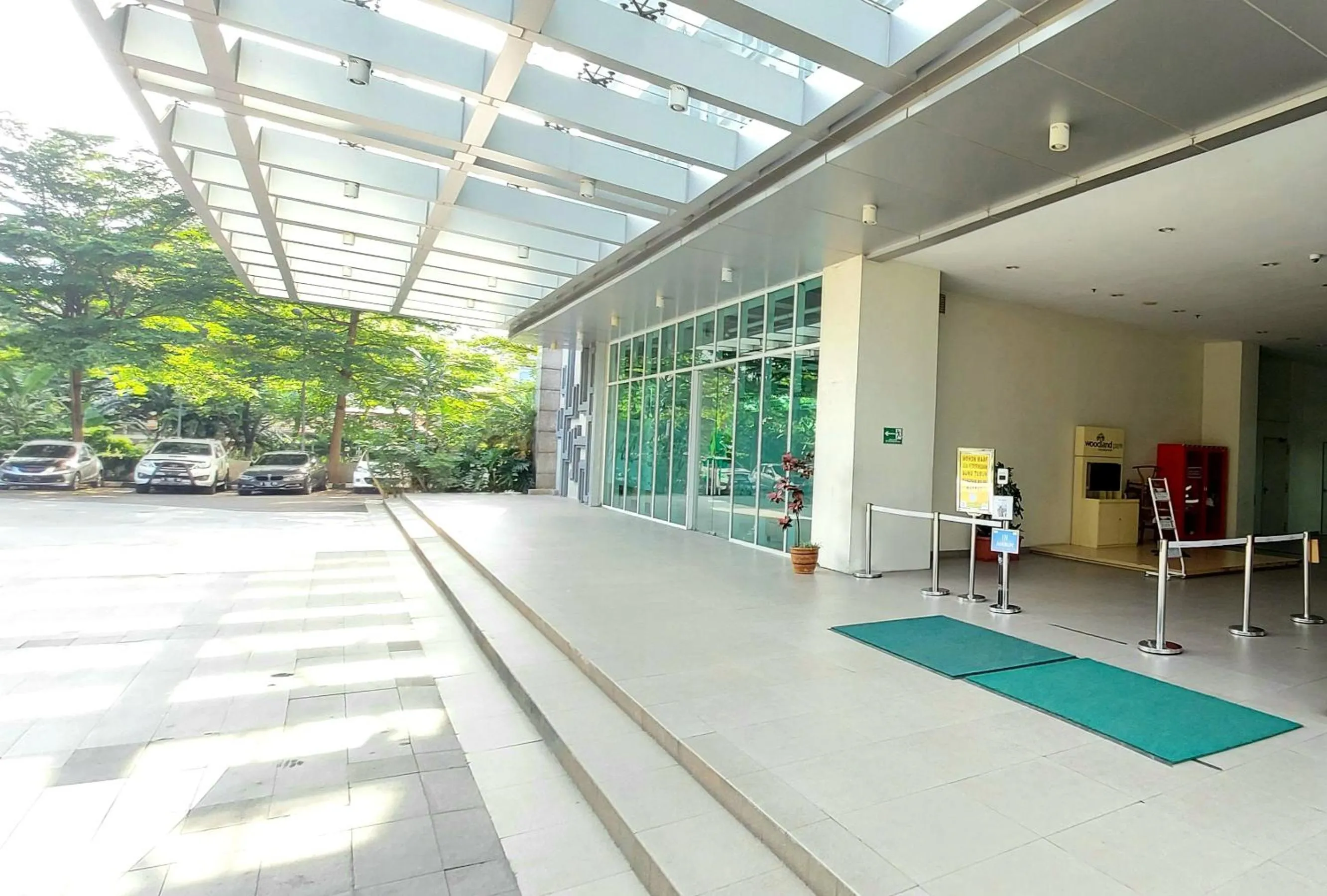 Facade/entrance in Woodland Park Residence-Relaxed and Friendly