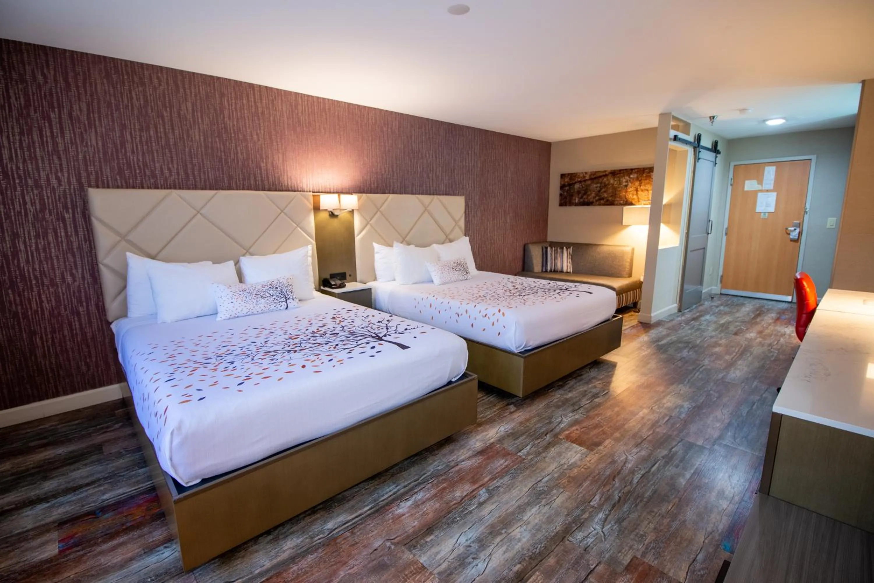 Bedroom, Bed in Empeiria High Sierra Hotel