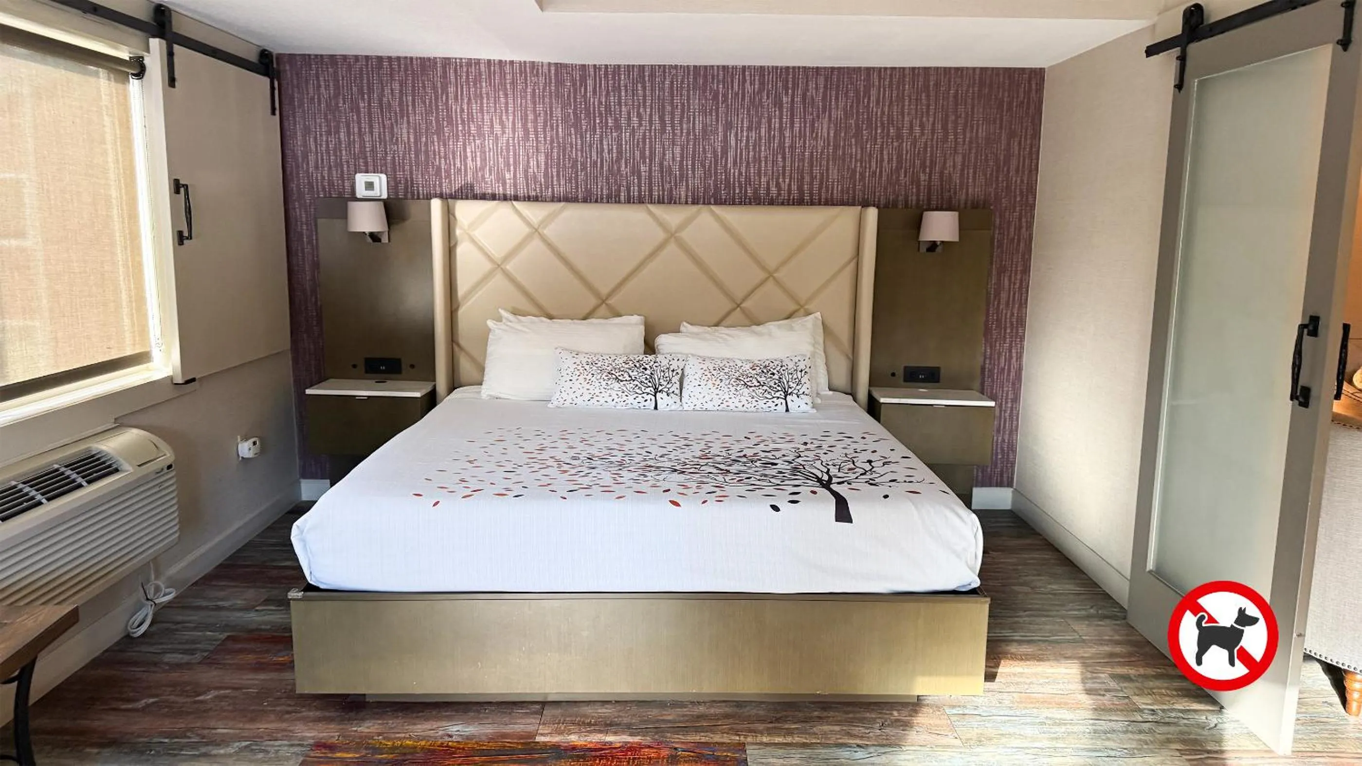 Bedroom, Bed in Empeiria High Sierra Hotel