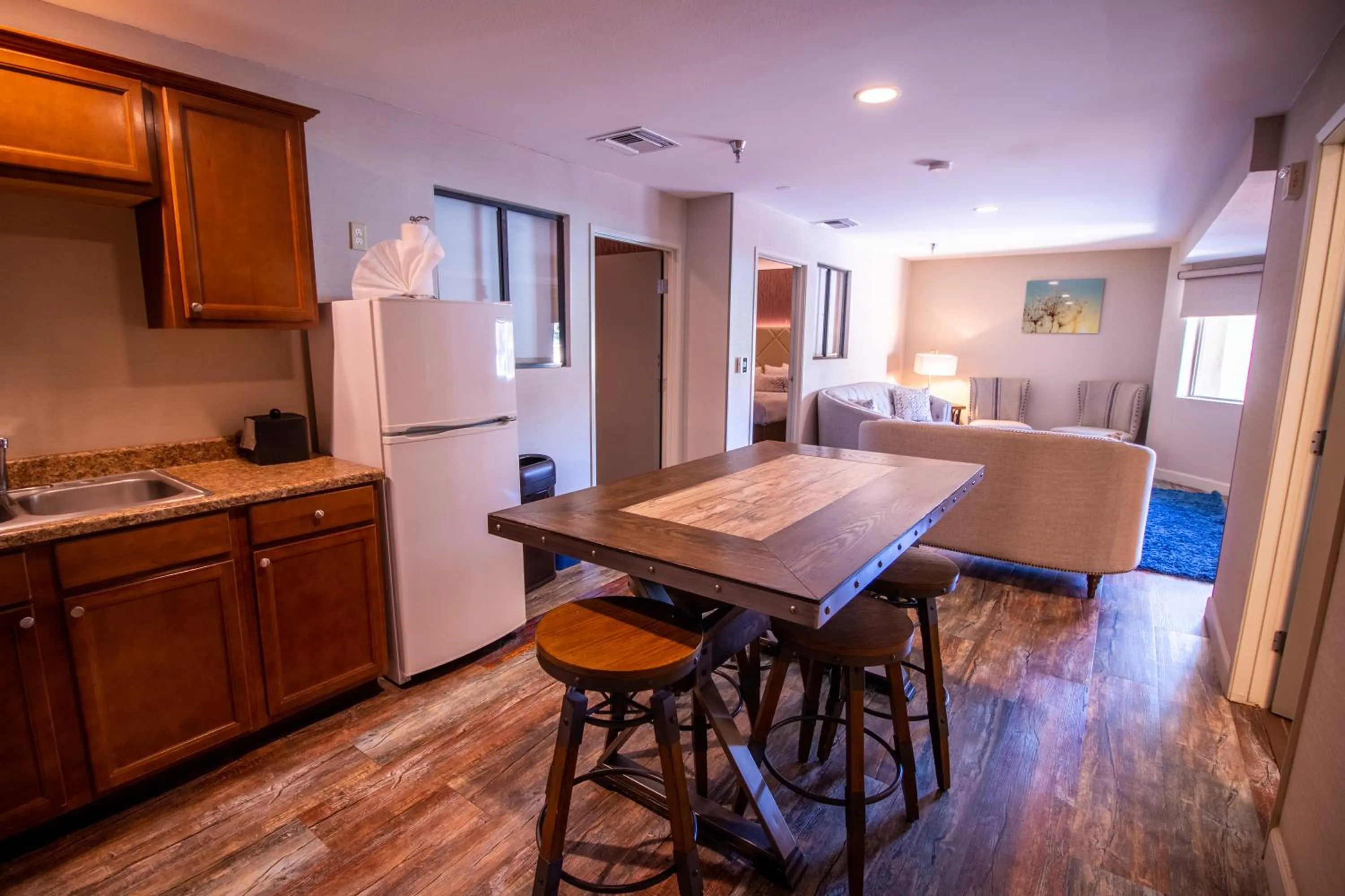 Photo of the whole room in Empeiria High Sierra Hotel