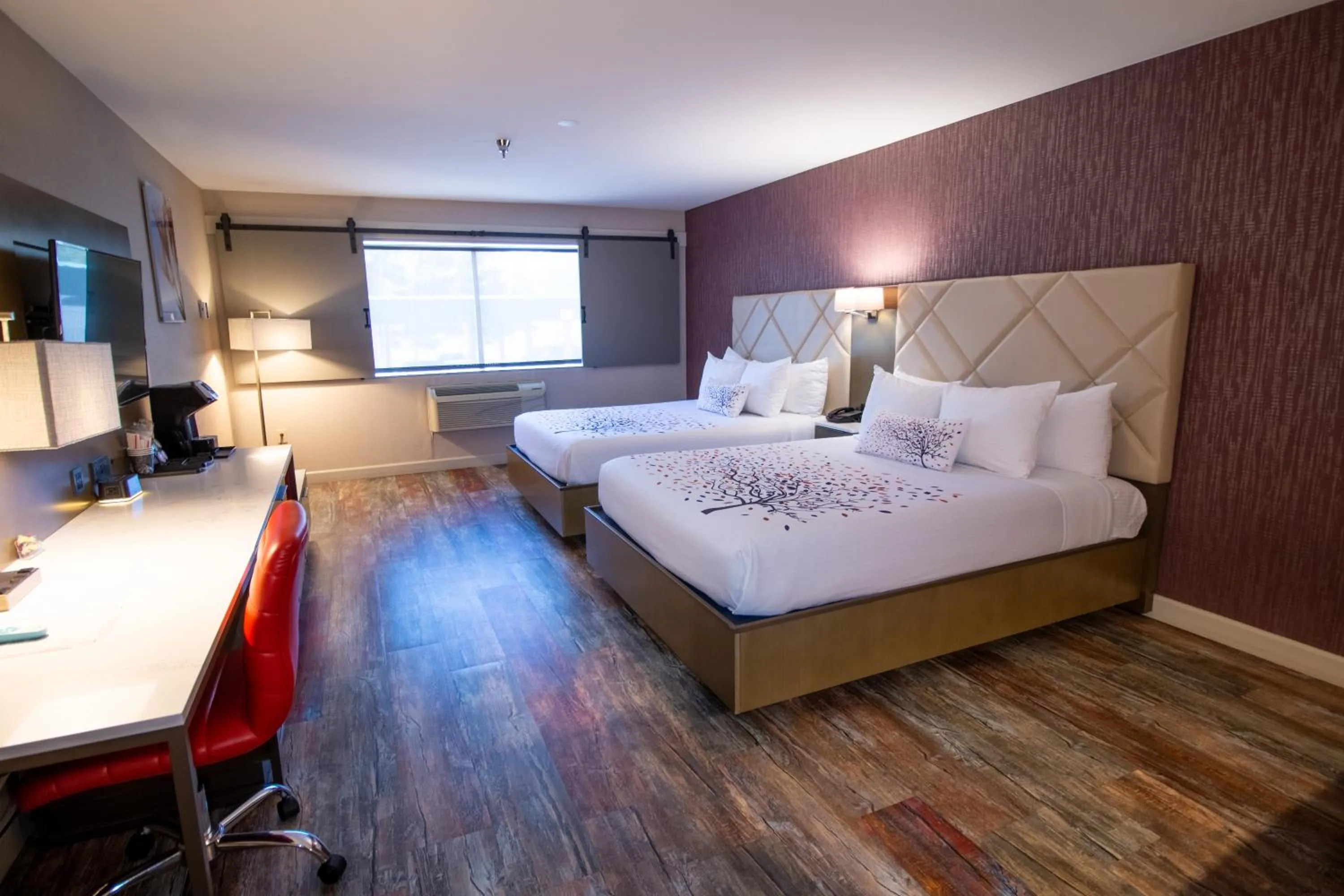 Bedroom, Bed in Empeiria High Sierra Hotel