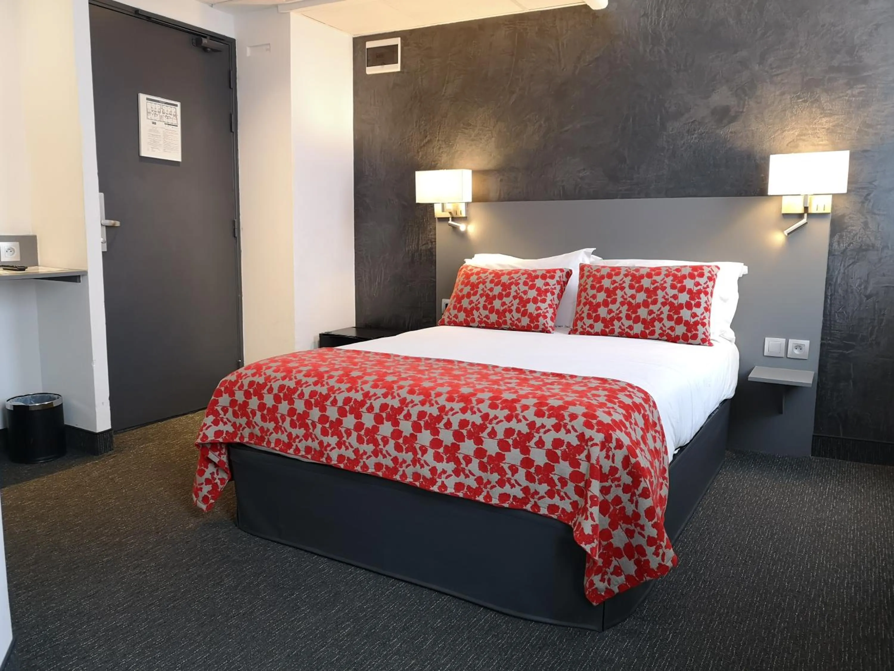 Bed in Hotel Boréal Nice