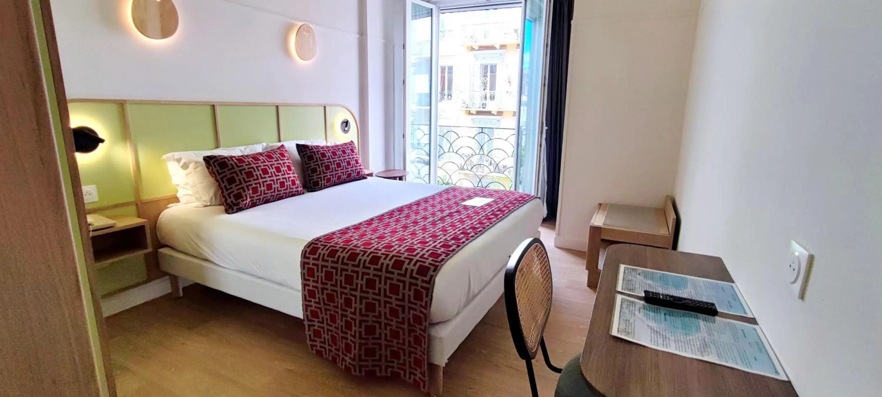 Bed in Hotel Boréal Nice