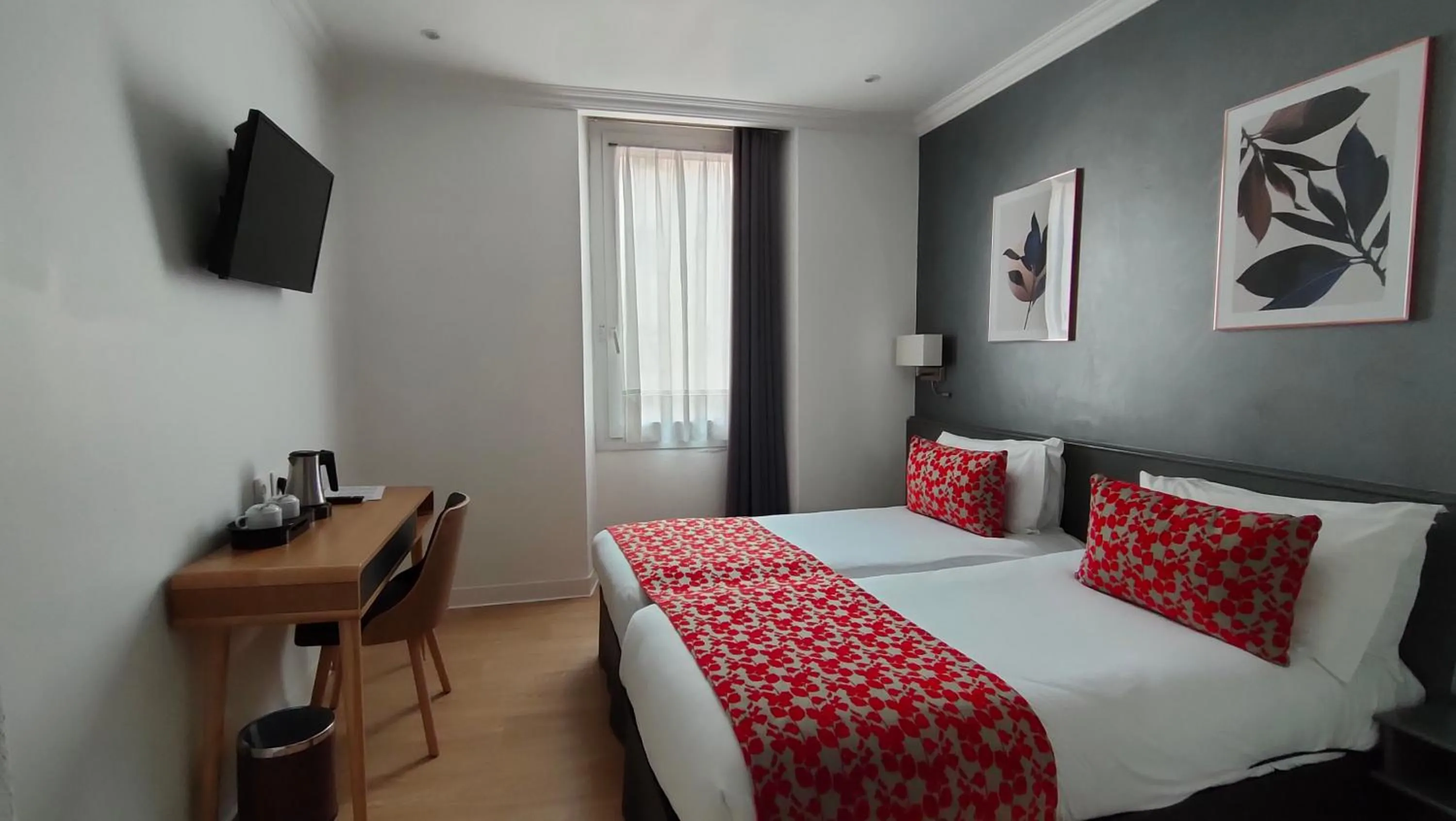 Bed in Hotel Boréal Nice