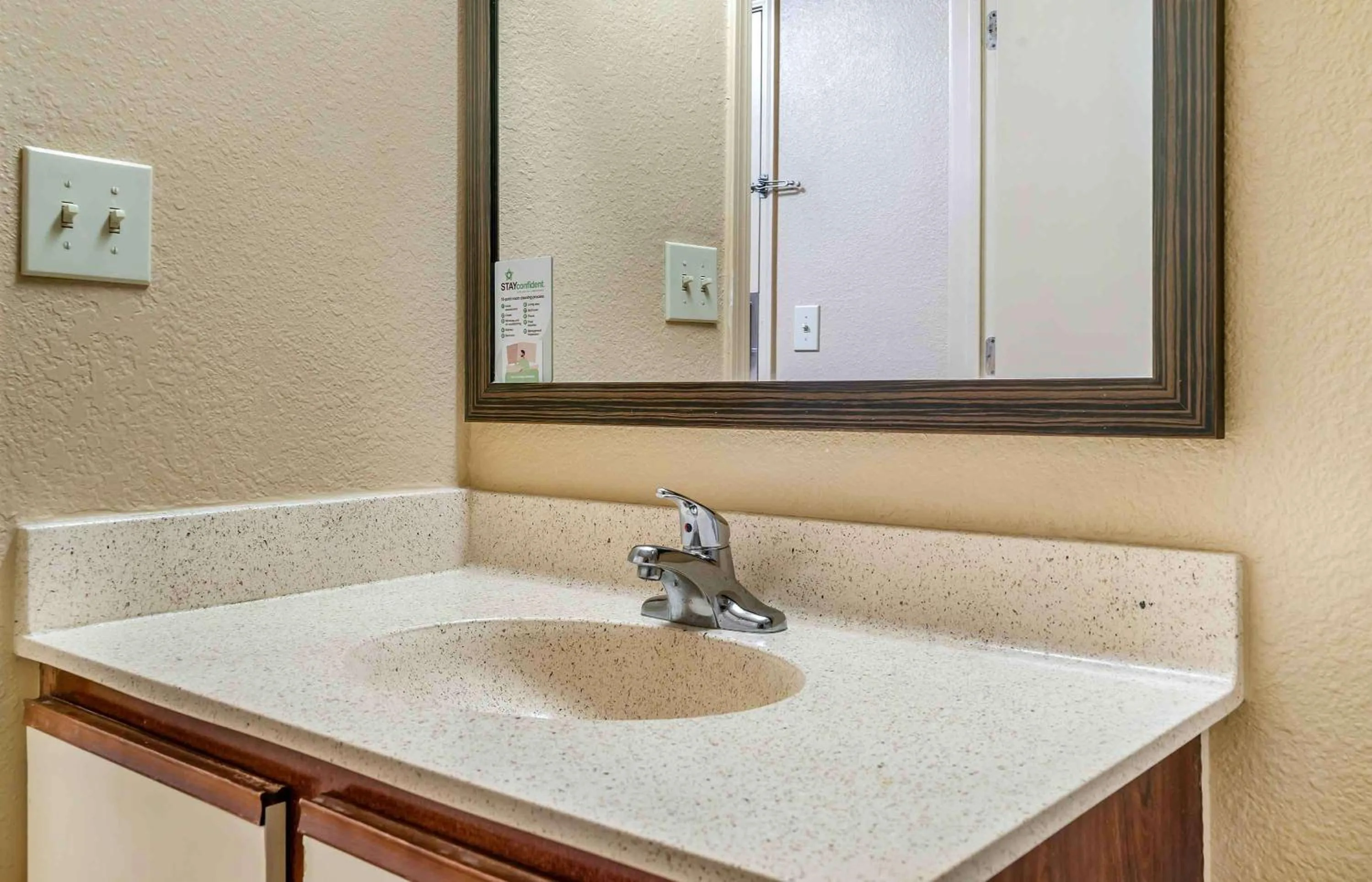 Bathroom in Extended Stay America Select Suites - Detroit - Ann Arbor - University South