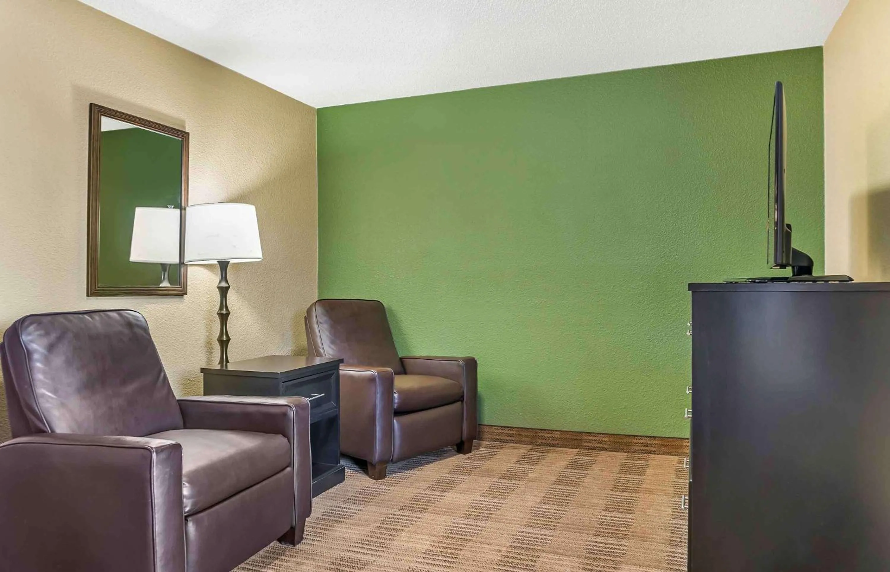 Bedroom in Extended Stay America Select Suites - Detroit - Ann Arbor - University South