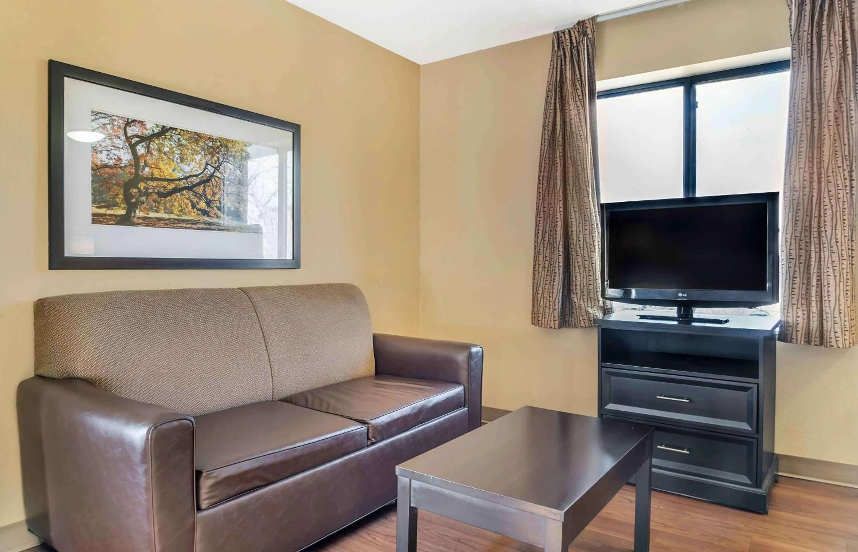 Bedroom in Extended Stay America Select Suites - Detroit - Ann Arbor - University South