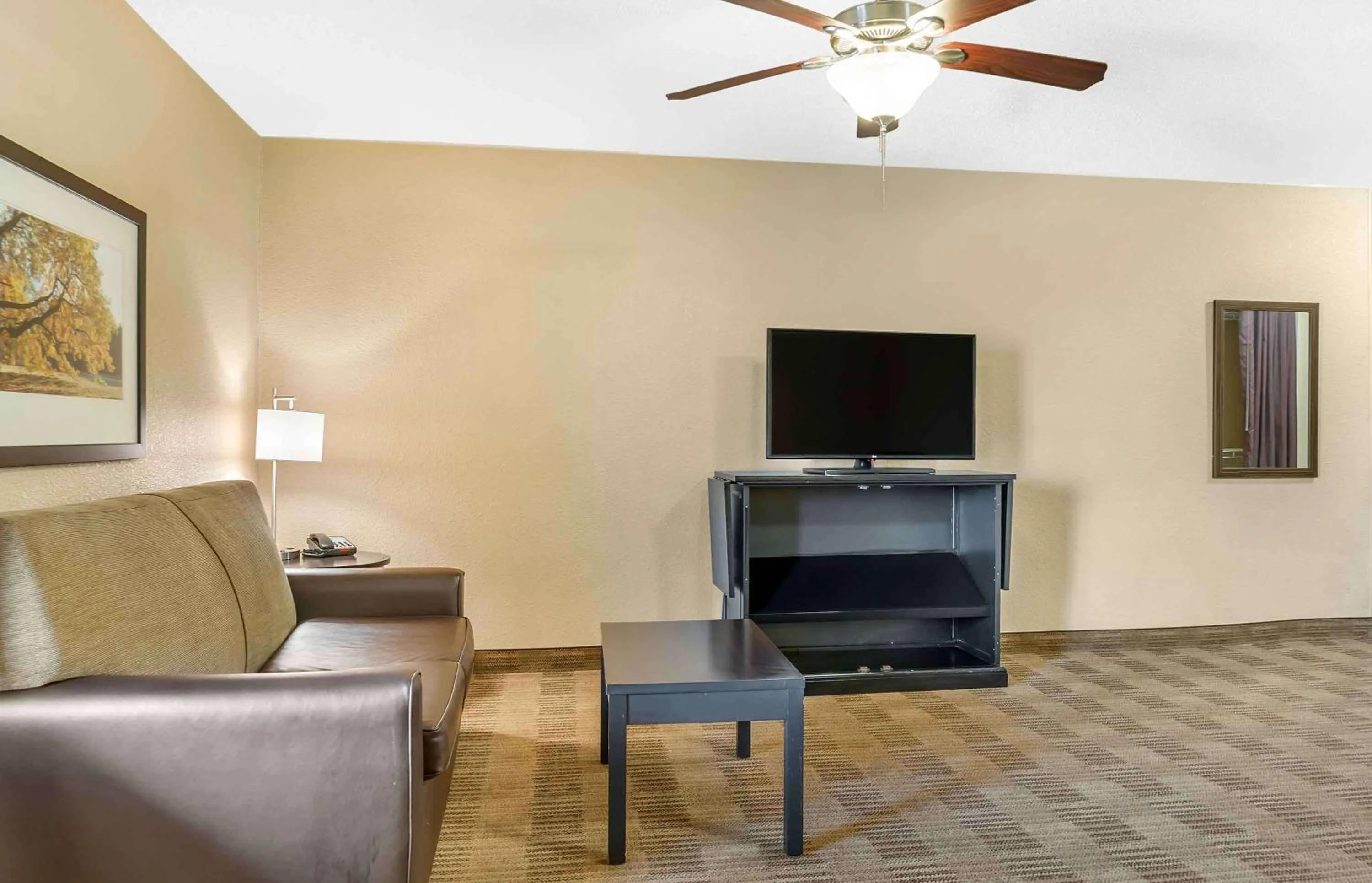 Bedroom in Extended Stay America Select Suites - Detroit - Ann Arbor - University South