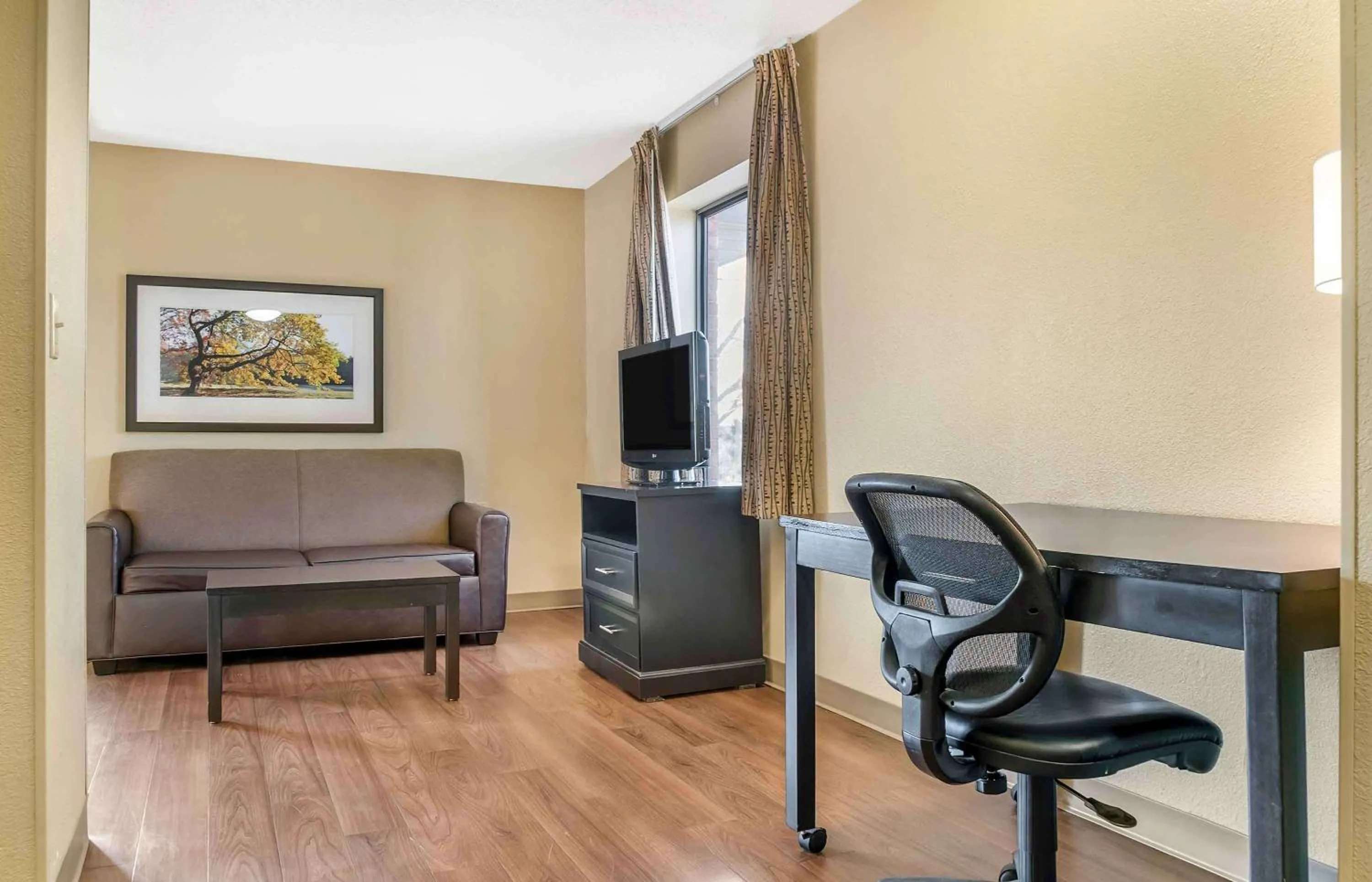 Bedroom in Extended Stay America Select Suites - Detroit - Ann Arbor - University South