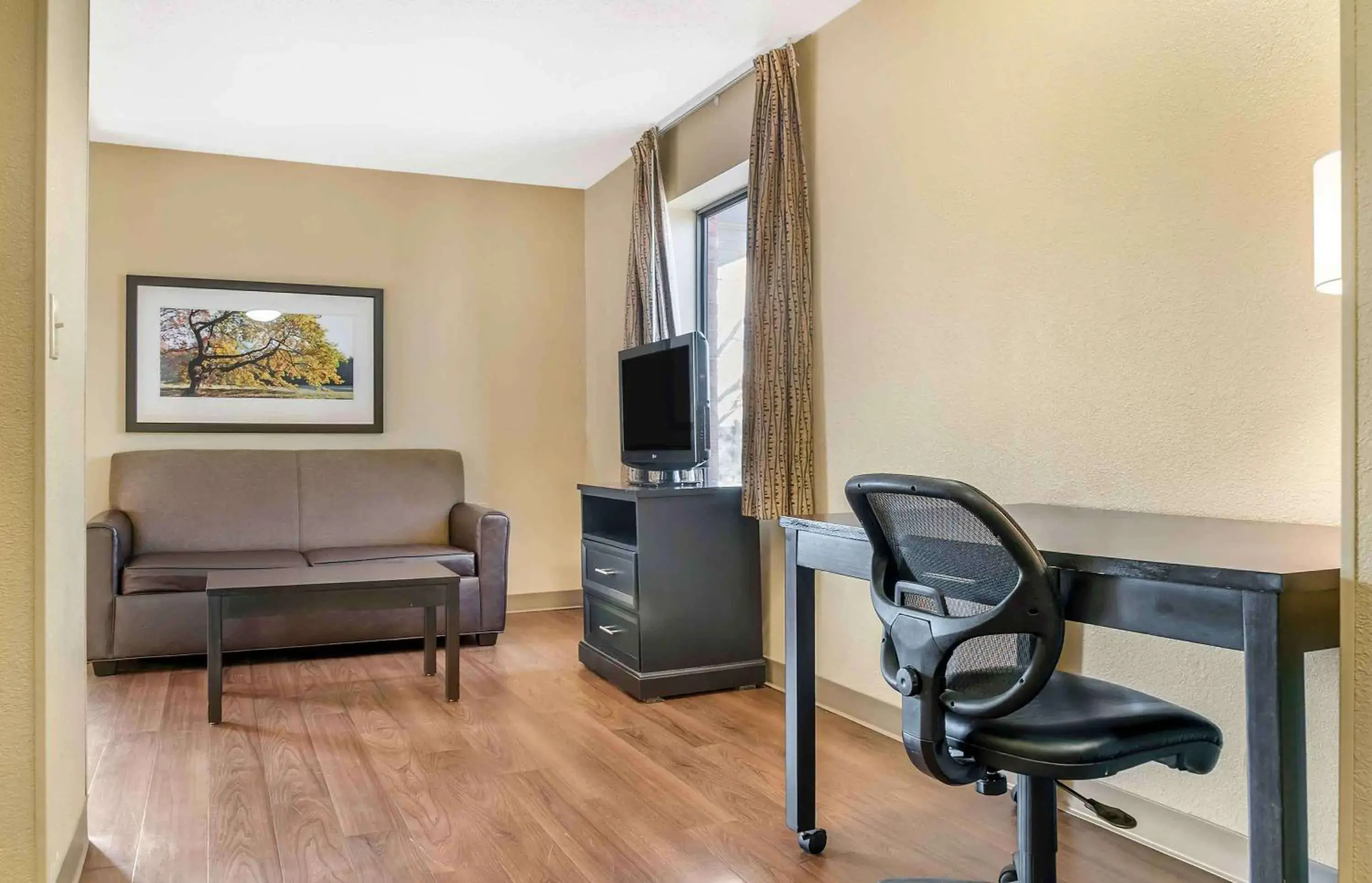 Deluxe Studio with 1 Queen Bed - Non-Smoking in Extended Stay America Select Suites - Detroit - Ann Arbor - University South Deluxe Studio with 1 Queen Bed - Non-Smoking in Extended Stay America Select Suites - Detroit - Ann Arbor - University South