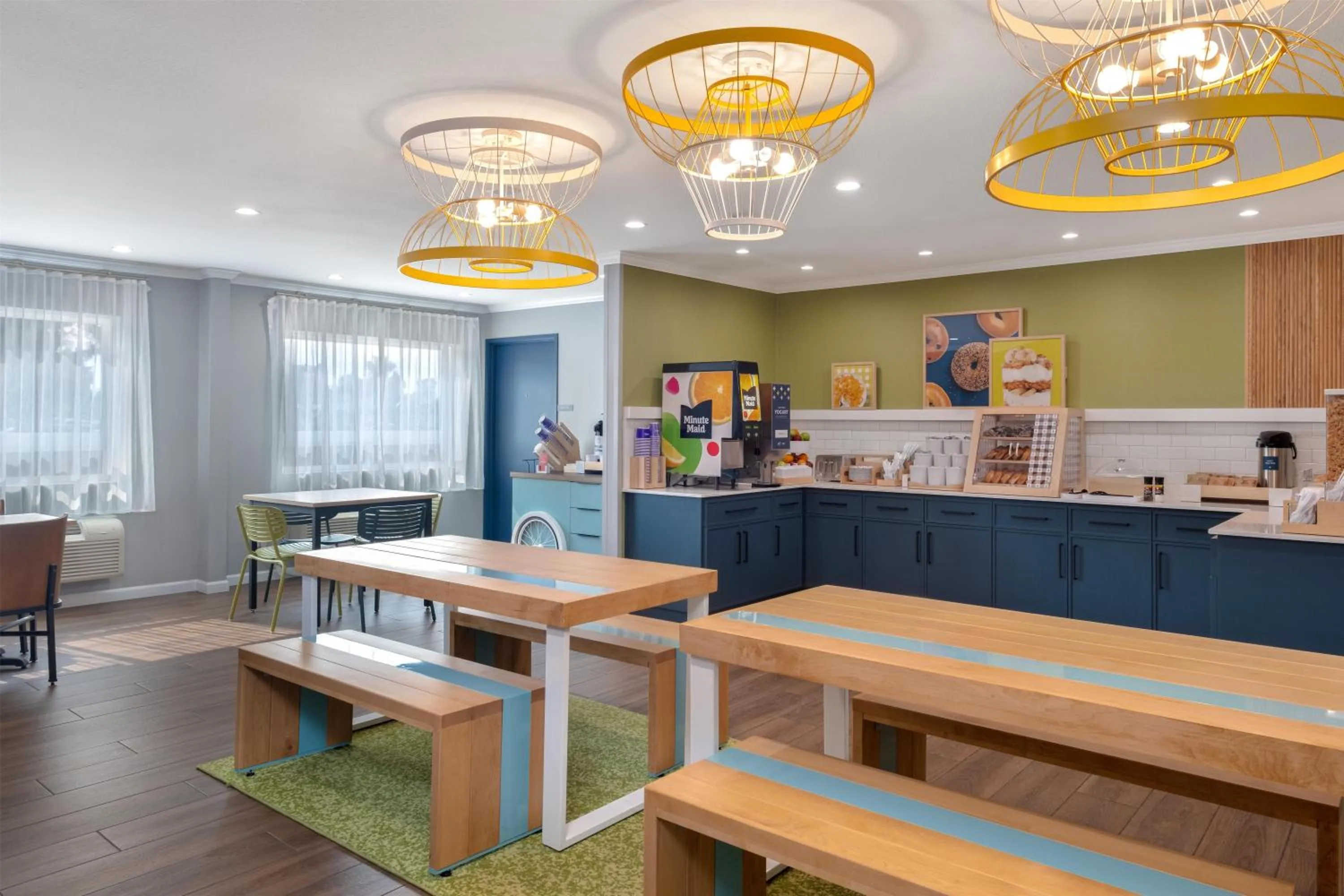 Breakfast in Spark by Hilton Springfield Eugene