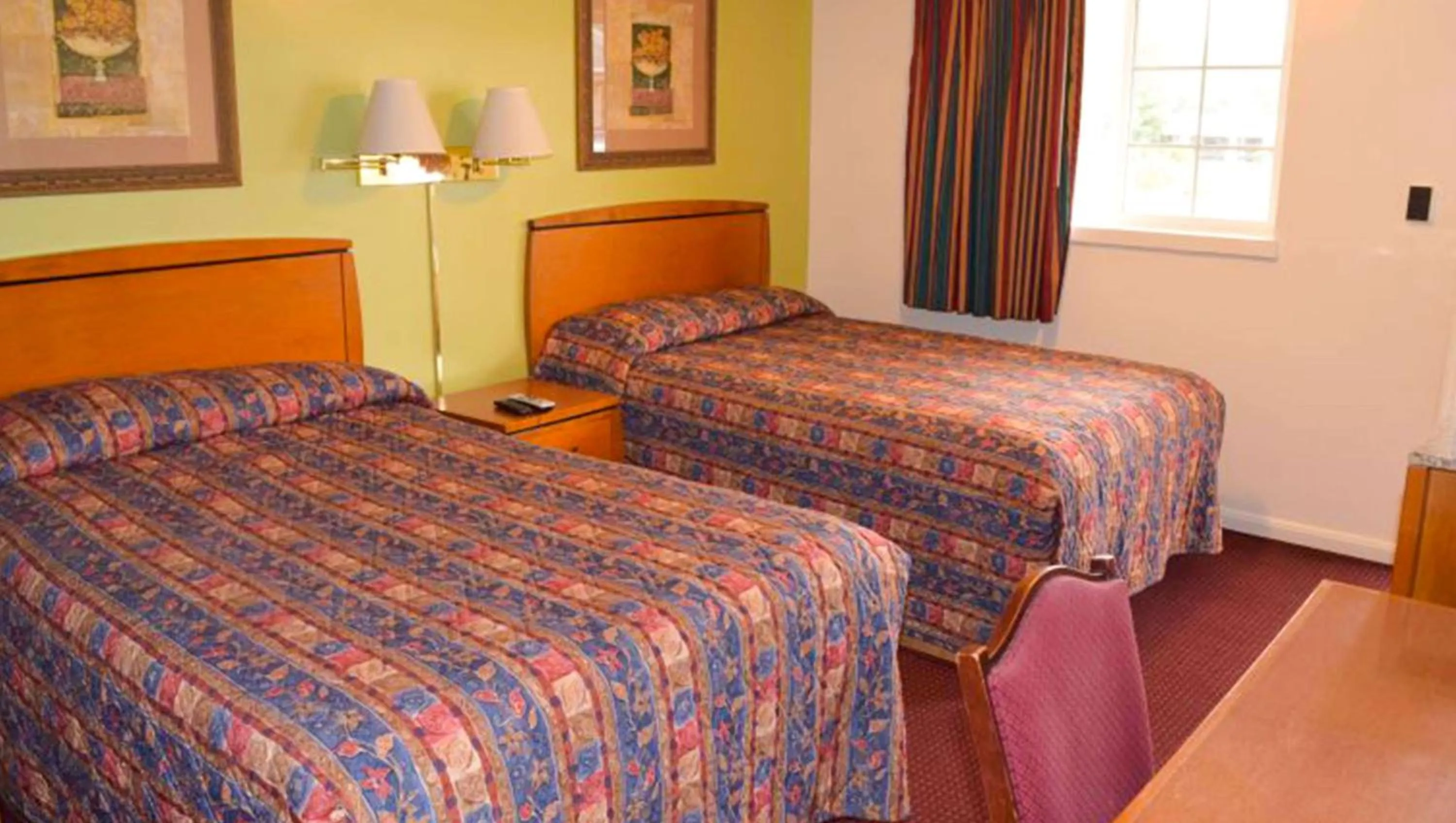 Photo of the whole room, Bed in Relax Inn Bloomsburg