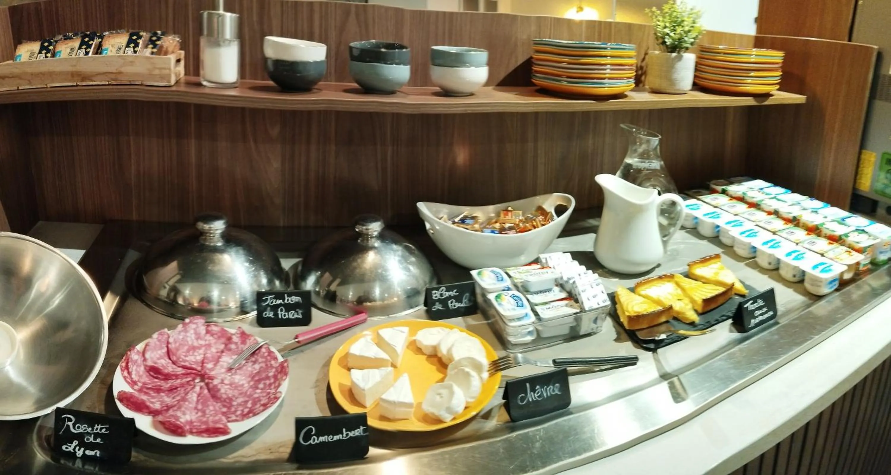 Breakfast in Kyriad Saint Fargeau Ponthierry - Apollonia