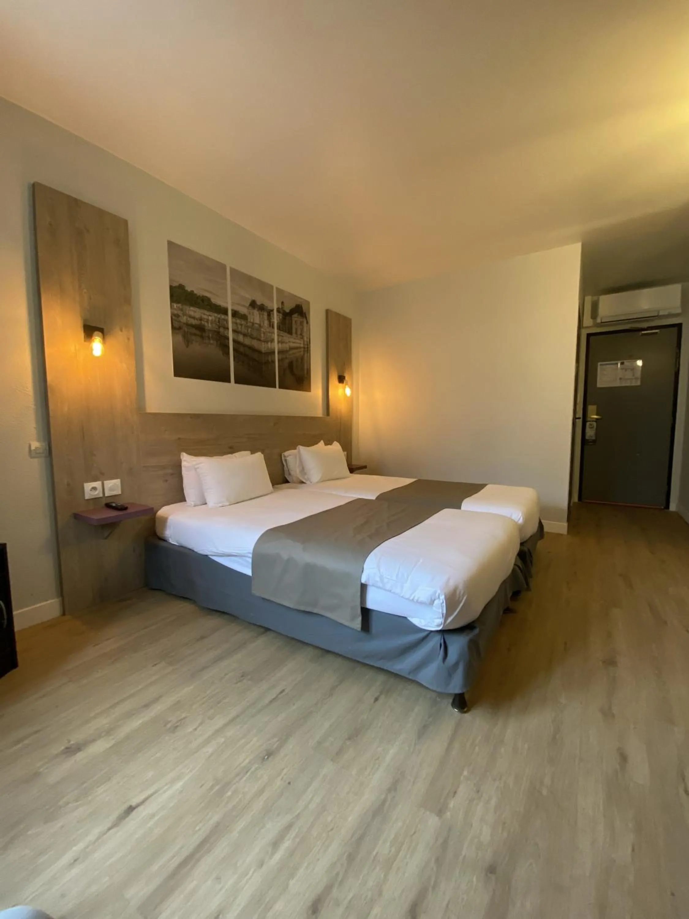 Property building, Bed in Kyriad Saint Fargeau Ponthierry - Apollonia