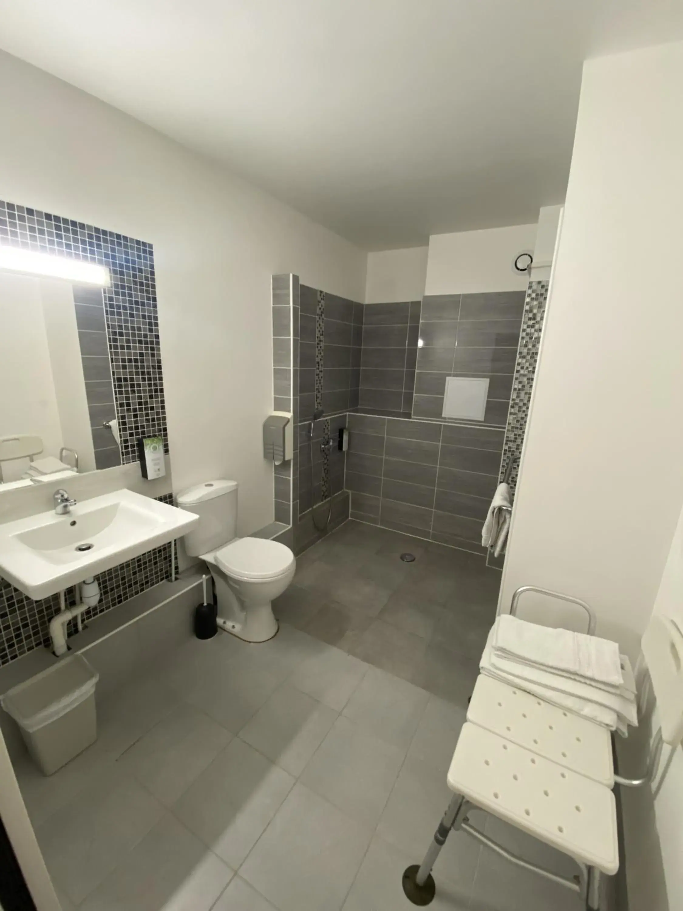 Double Room in Kyriad Saint Fargeau Ponthierry - Apollonia Double Room in Kyriad Saint Fargeau Ponthierry - Apollonia