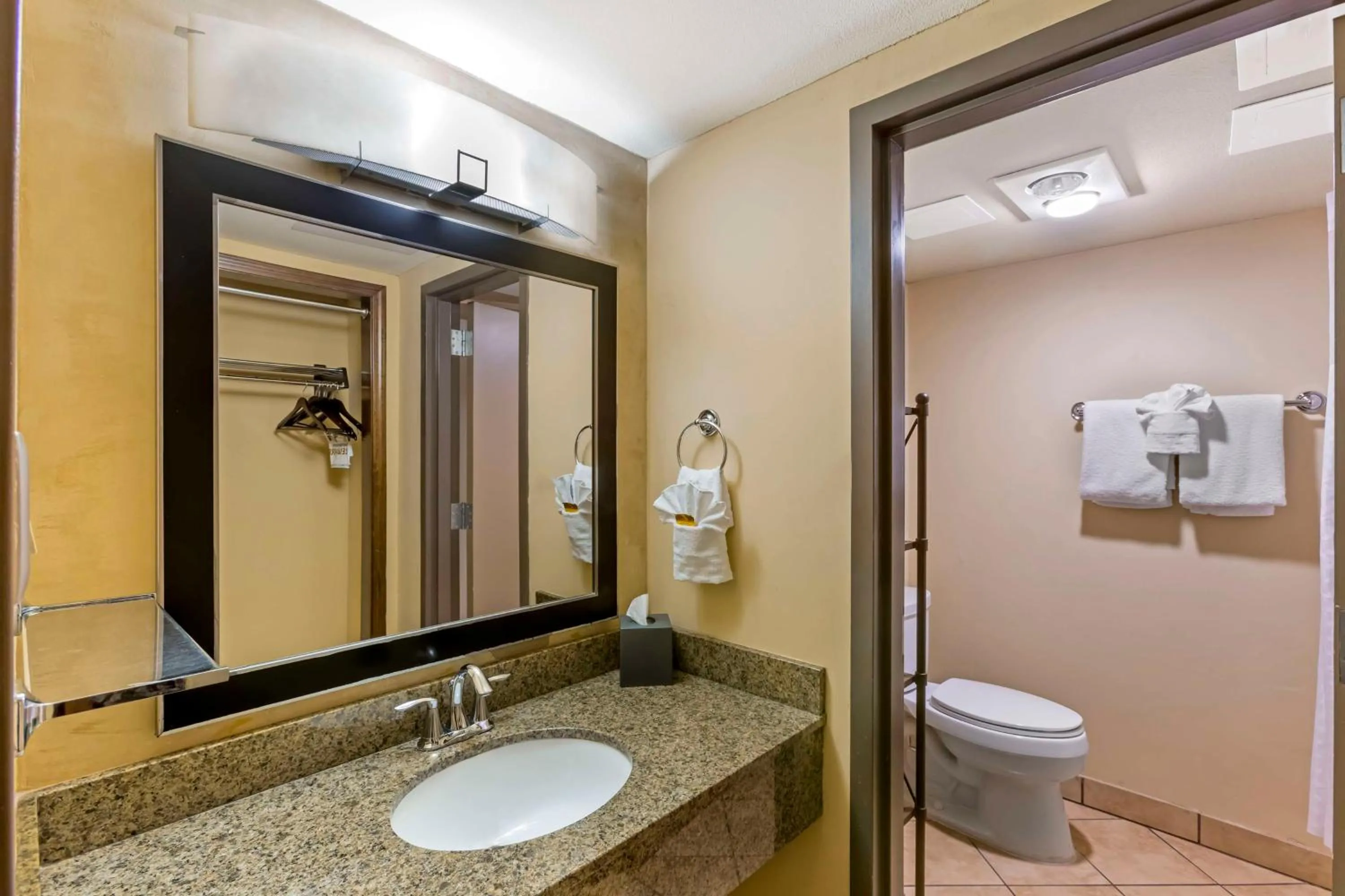 Bathroom in Best Western Plus Raton Hotel