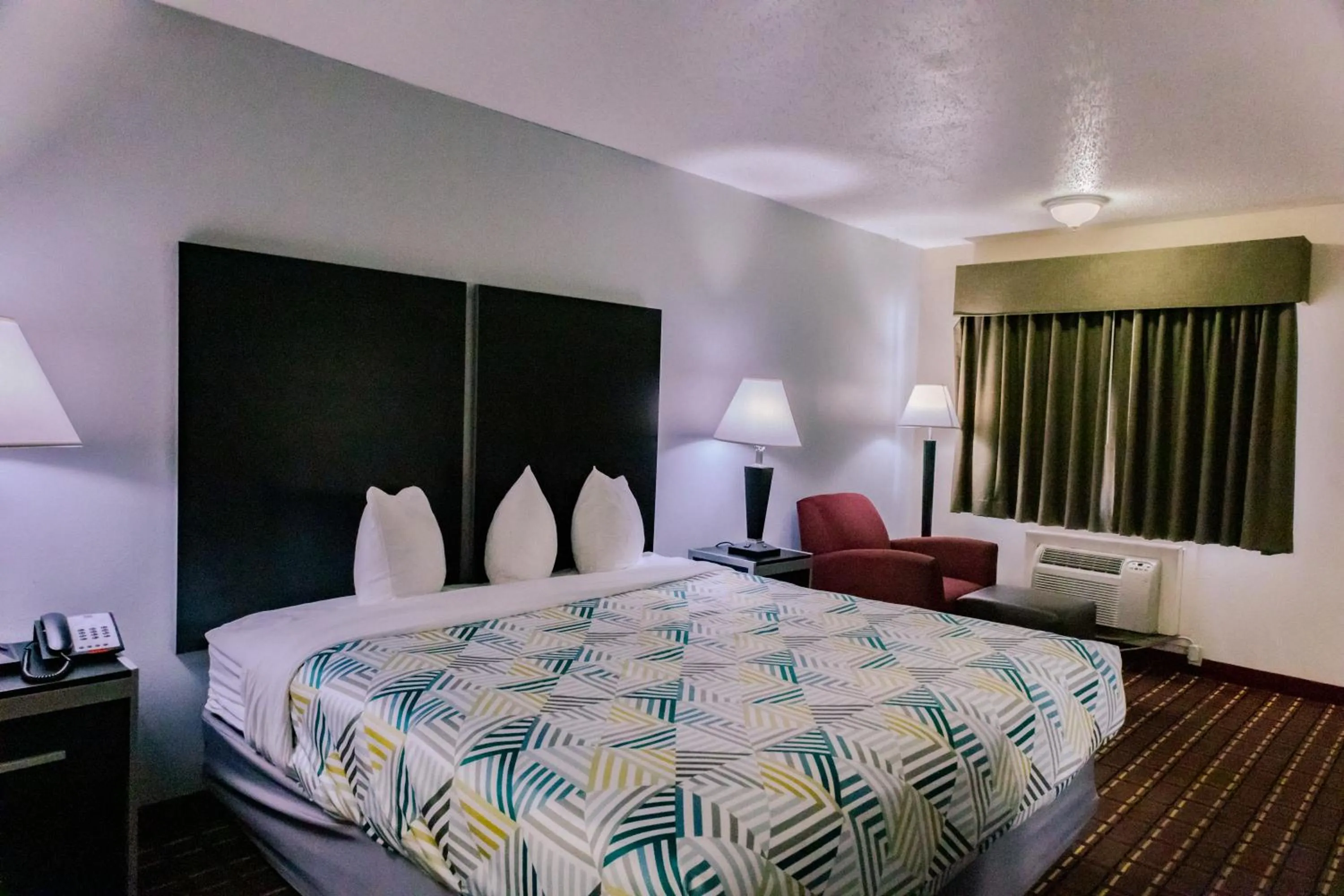 Photo of the whole room, Bed in Motel 6 Nacogdoches, TX