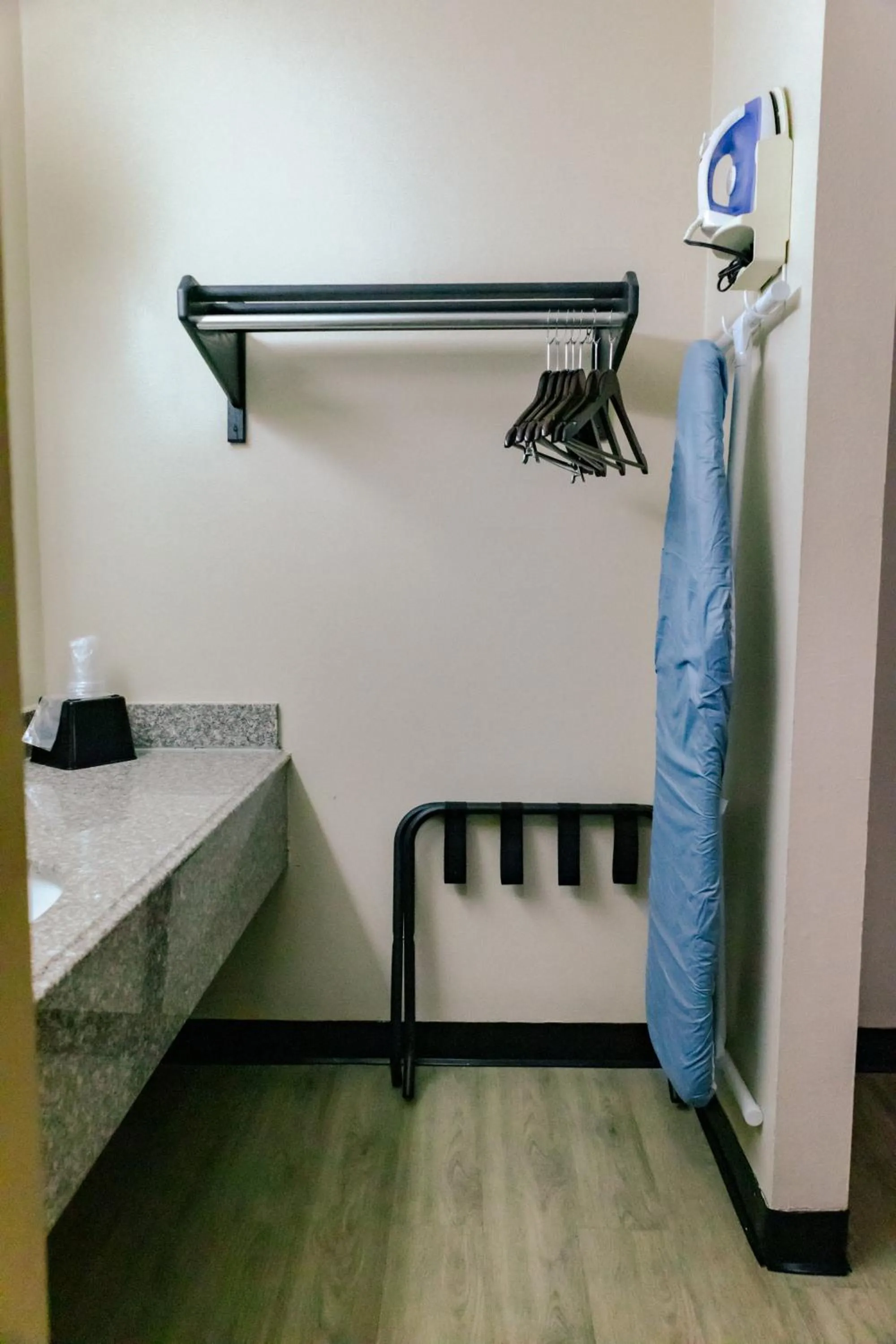 wardrobe, Bed in Motel 6 Nacogdoches, TX