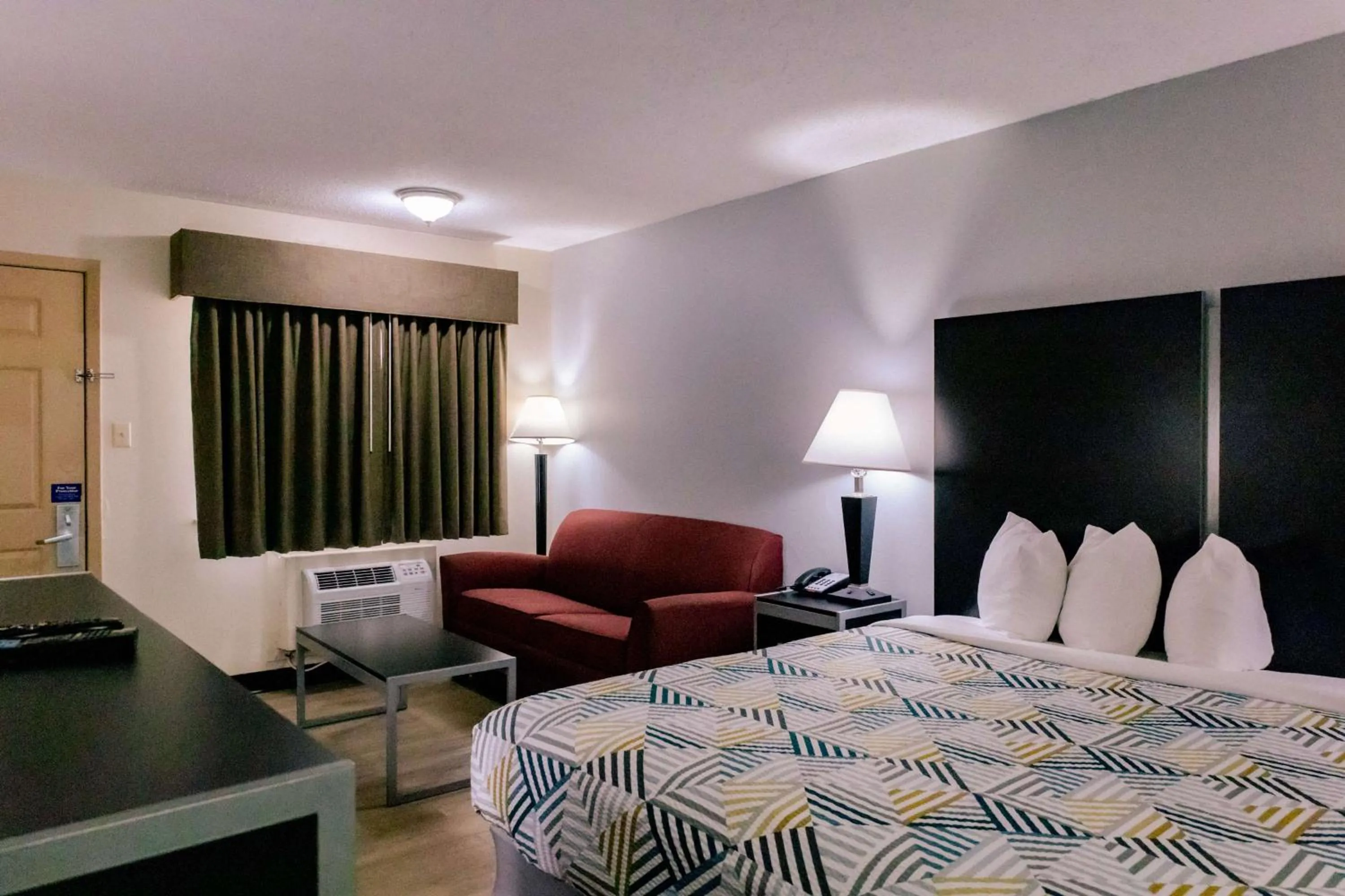 Bedroom, Bed in Motel 6 Nacogdoches, TX