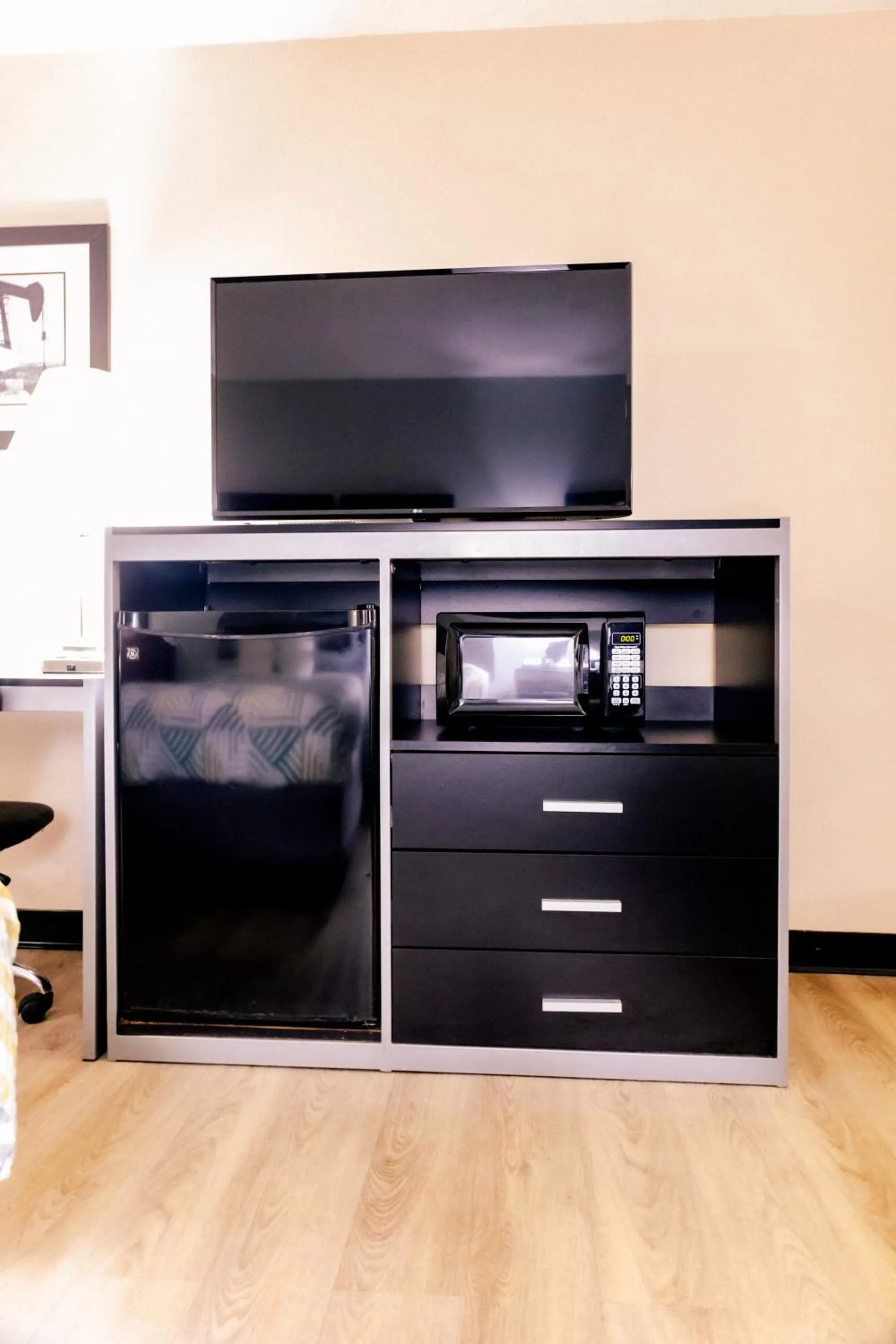 TV and multimedia in Motel 6 Nacogdoches, TX