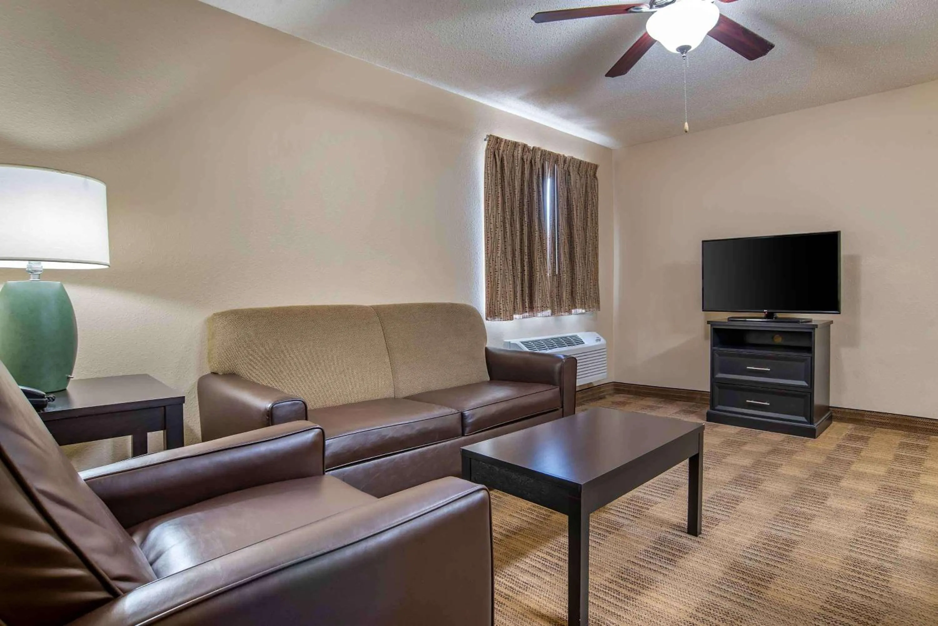 Bedroom in Extended Stay America Suites - Oklahoma City - Northwest