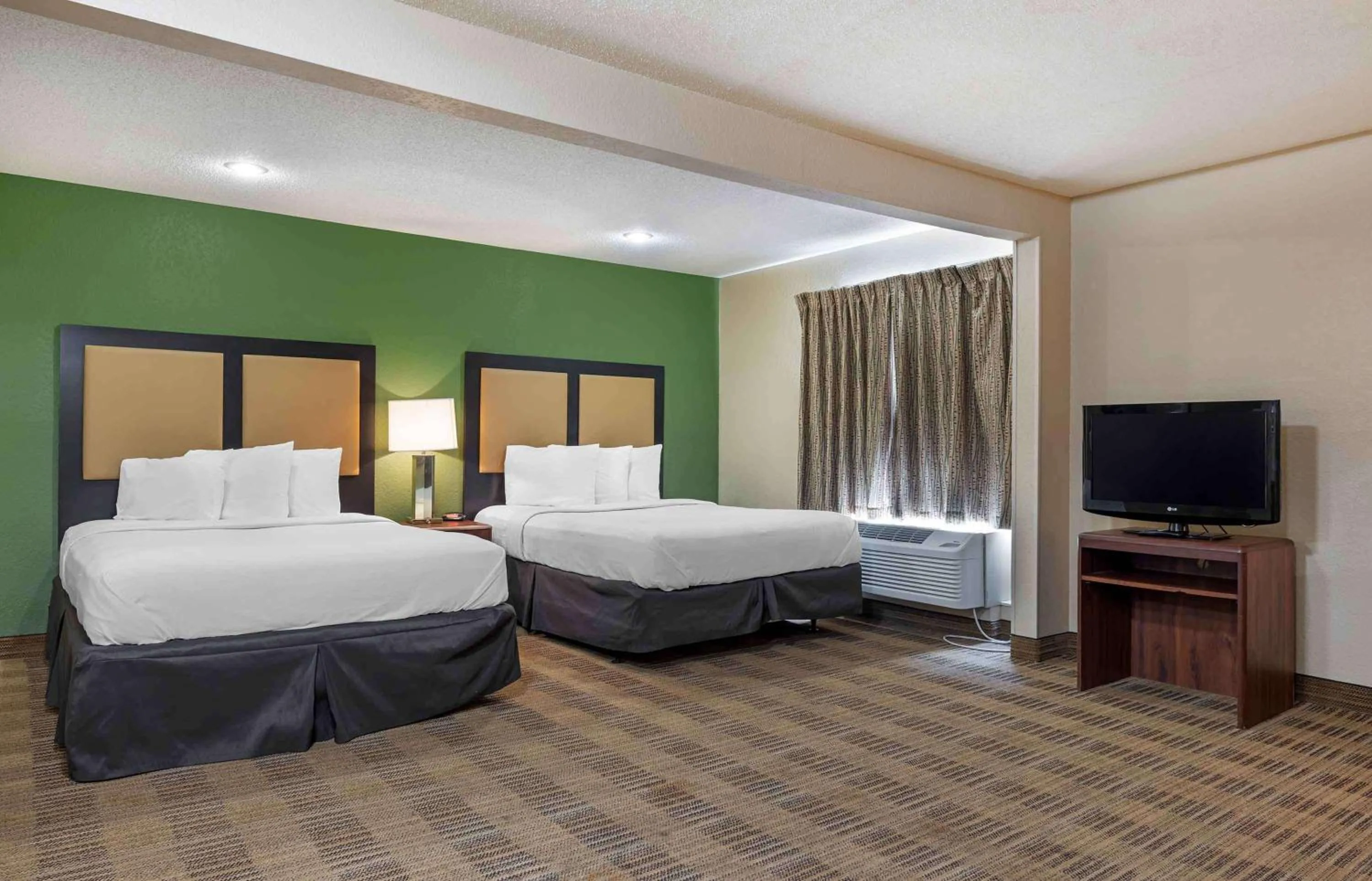 Bedroom, Bed in Extended Stay America Suites - Oklahoma City - Northwest