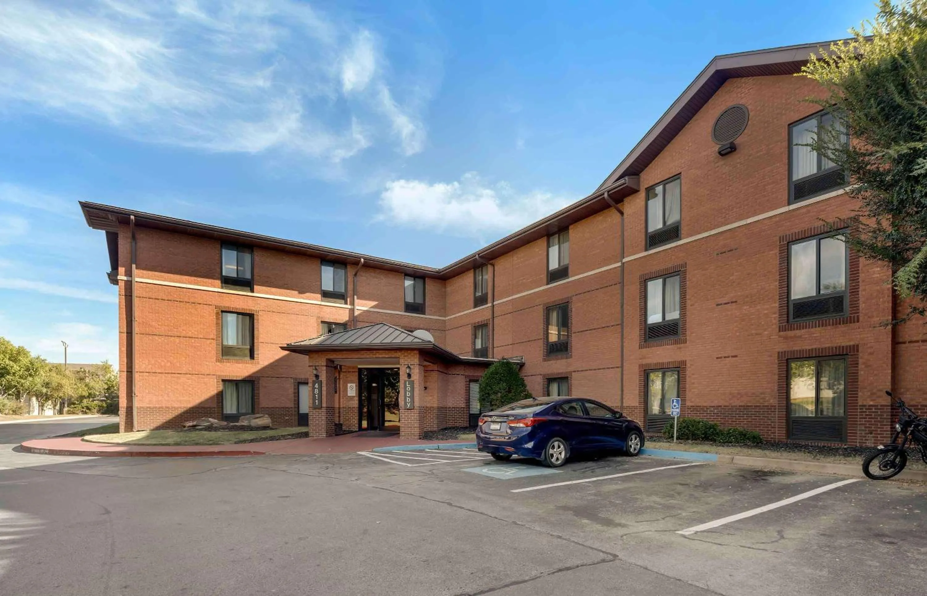 Property building in Extended Stay America Suites - Oklahoma City - Northwest