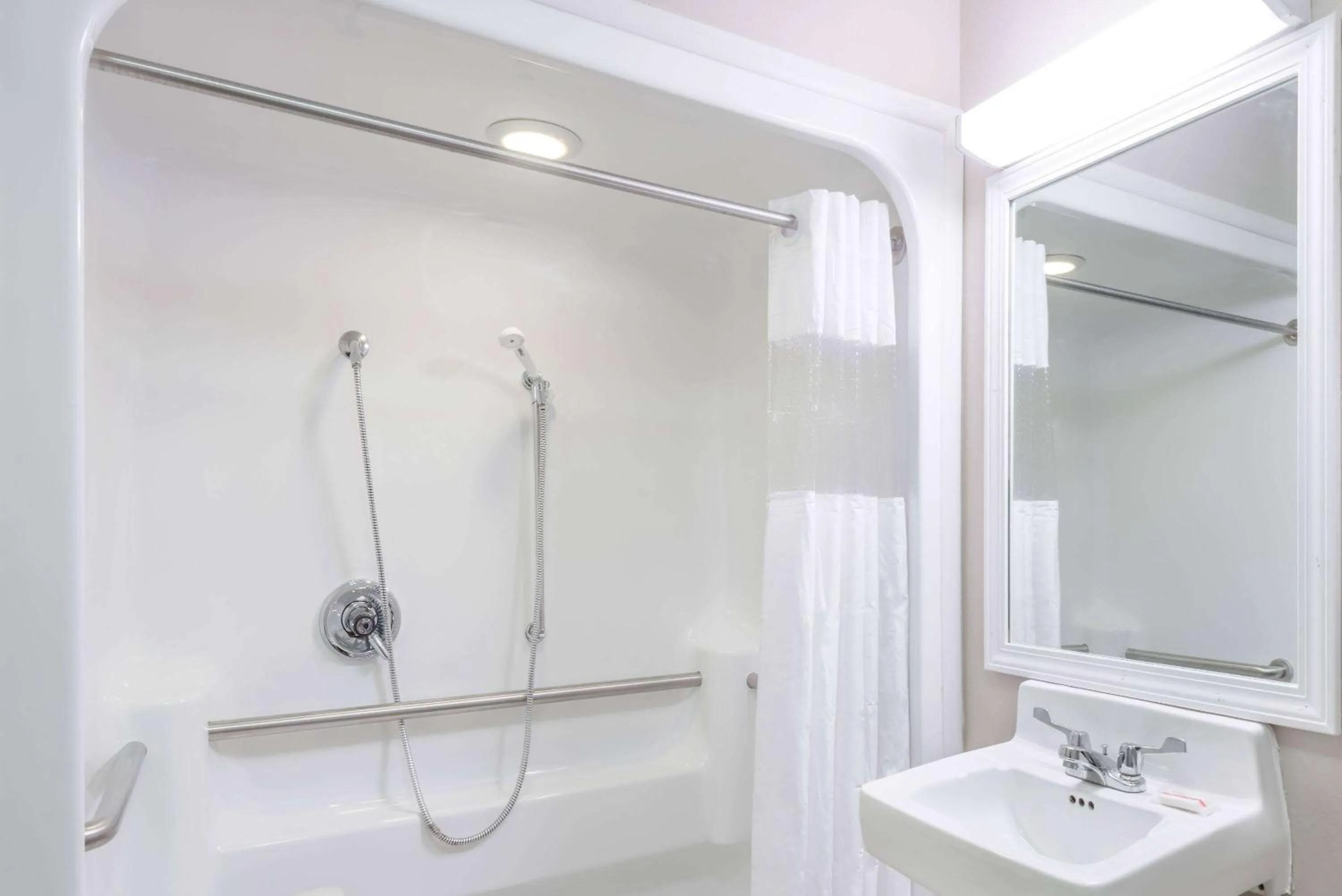 Photo of the whole room in Baymont by Wyndham Cambridge