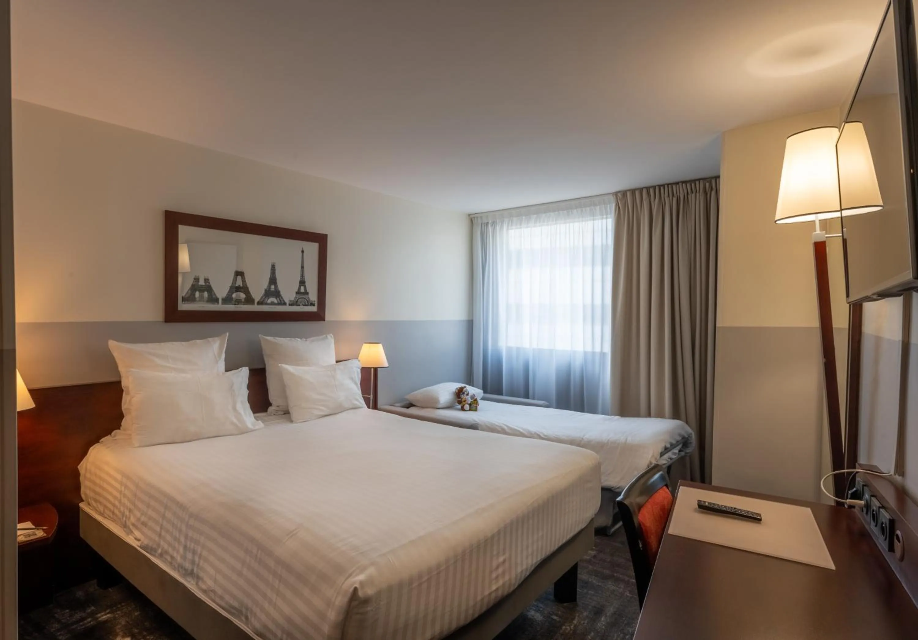 Bedroom, Bed in Mercure Paris Gare Montparnasse TGV