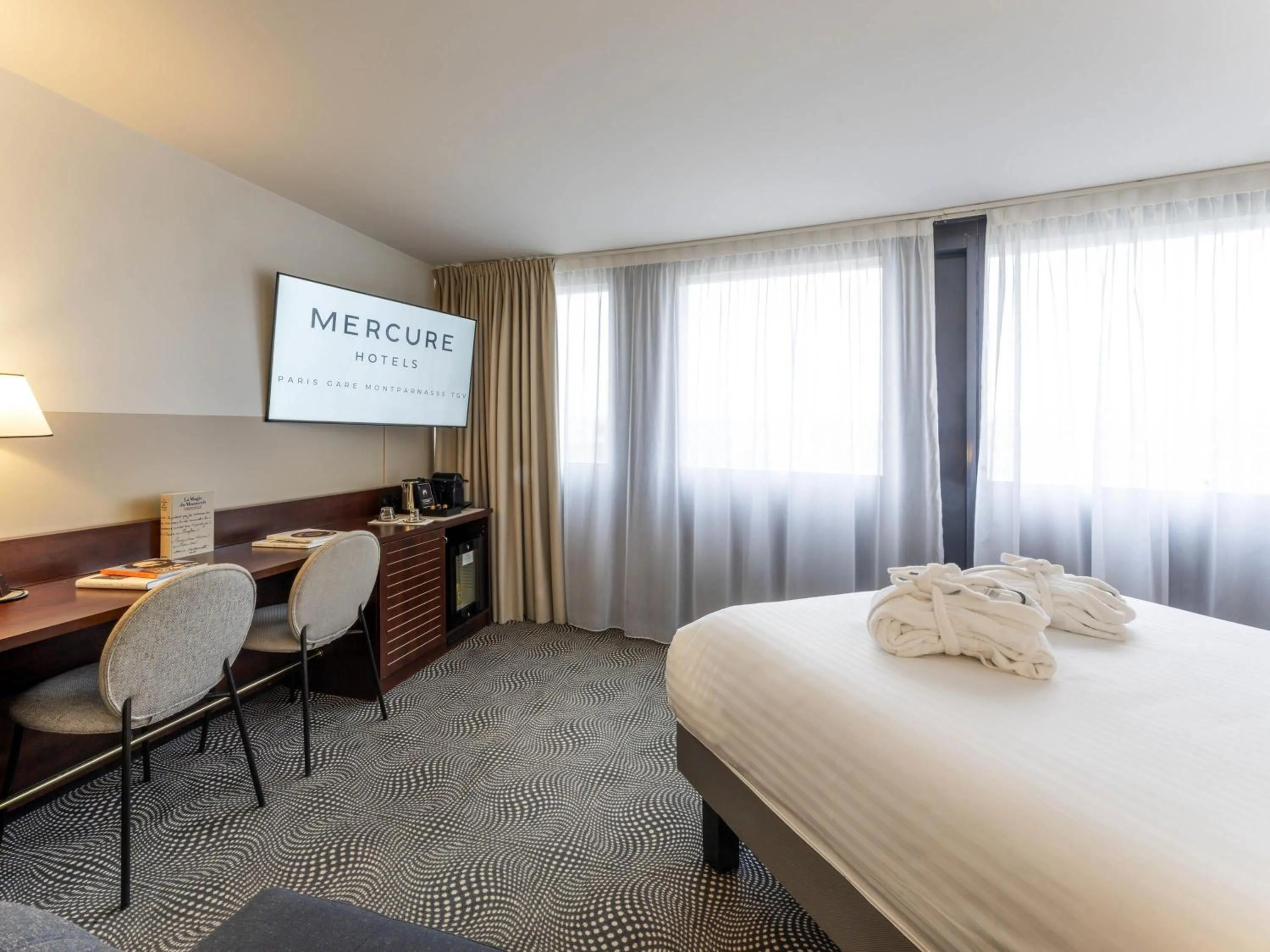 Bedroom, Bed in Mercure Paris Gare Montparnasse TGV