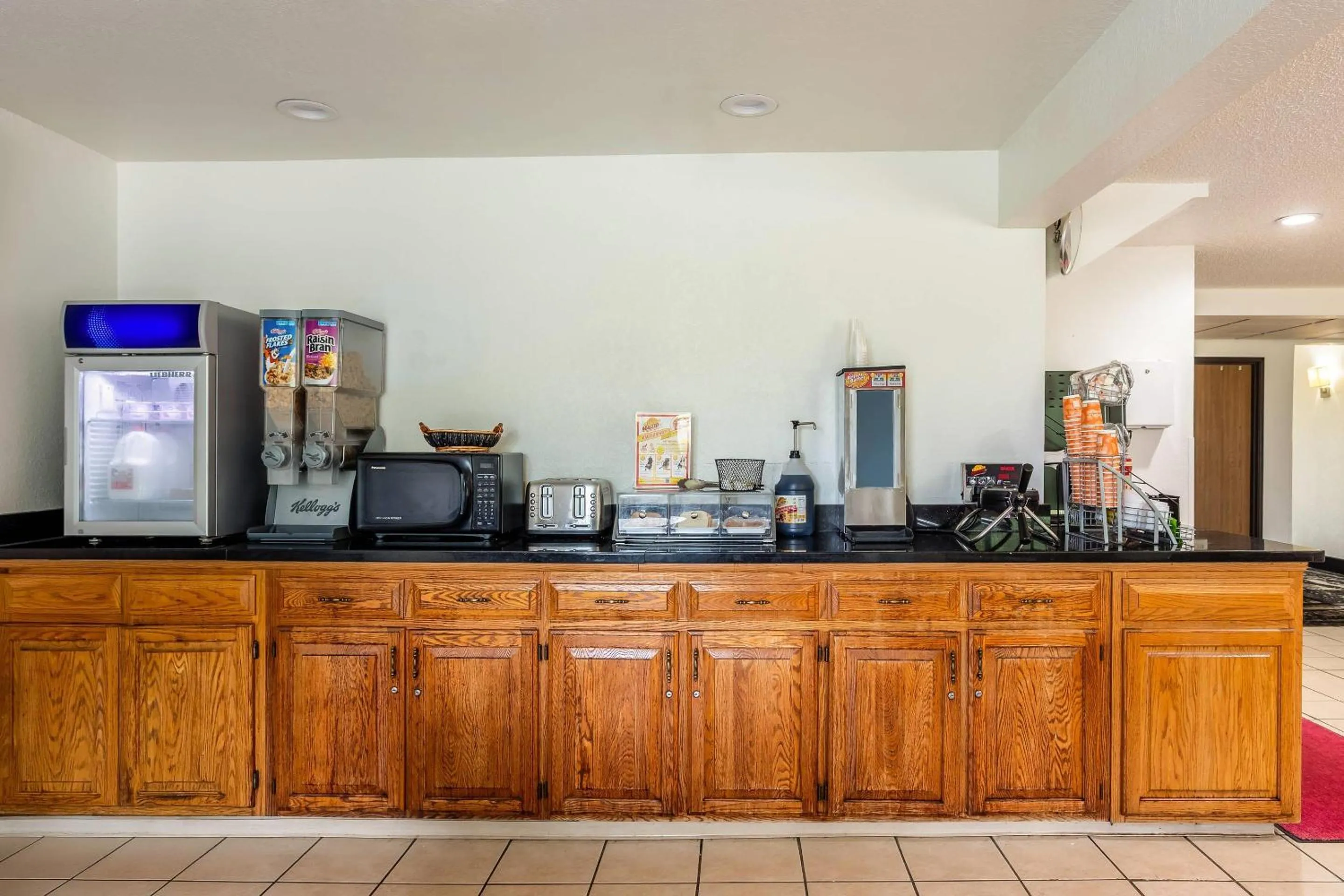 Breakfast in Quality Inn & Suites Howe - Sturgis