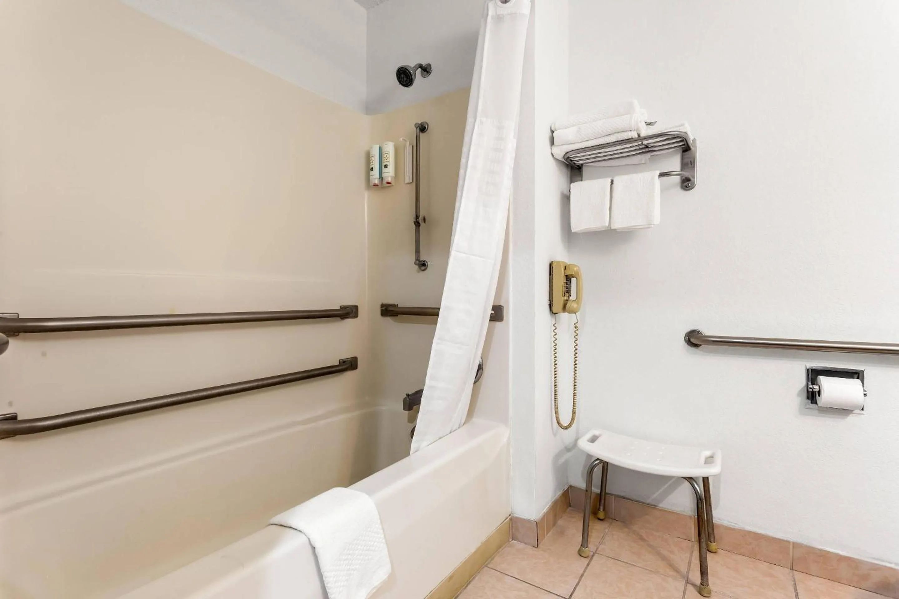 Bedroom in Quality Inn & Suites Howe - Sturgis