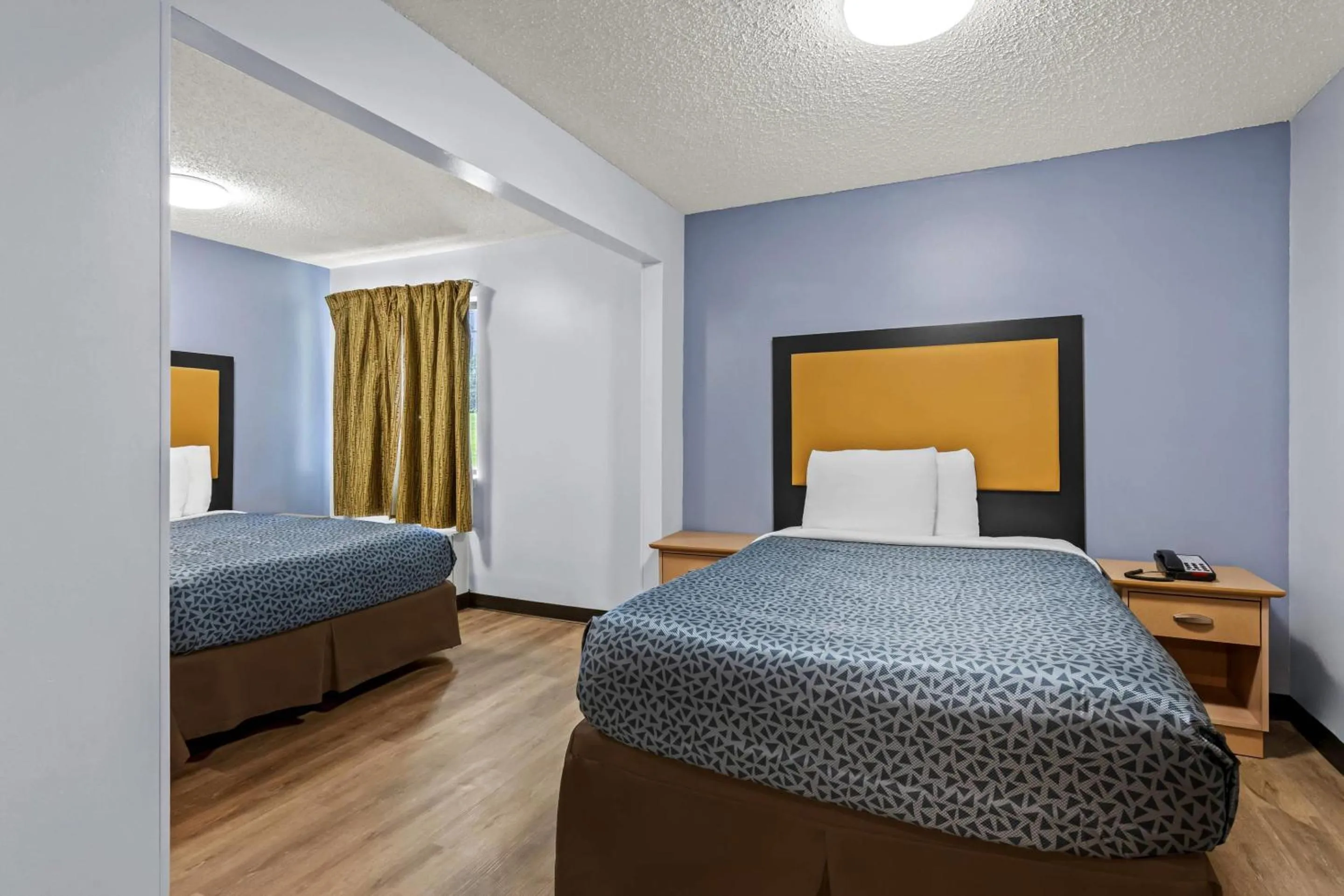 Bed in Suburban Studios Brentwood - Nashville