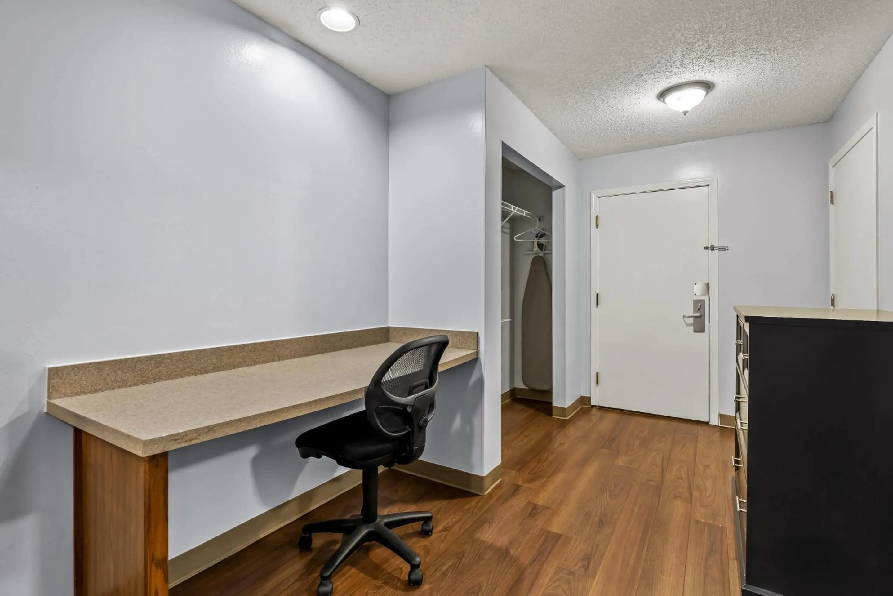 Bedroom in Suburban Studios Brentwood - Nashville