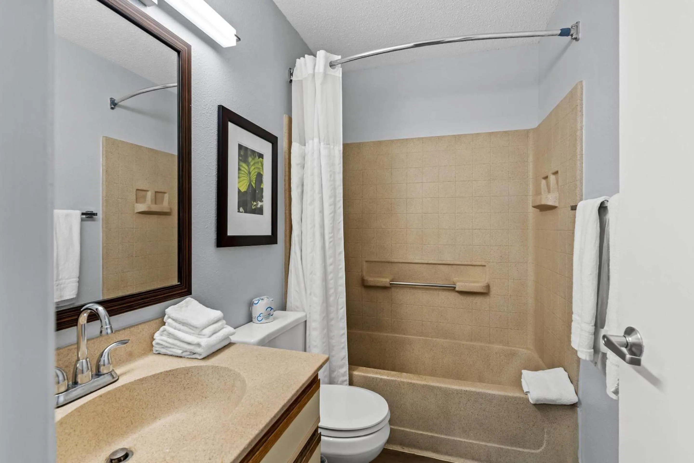 Shower in Suburban Studios Brentwood - Nashville