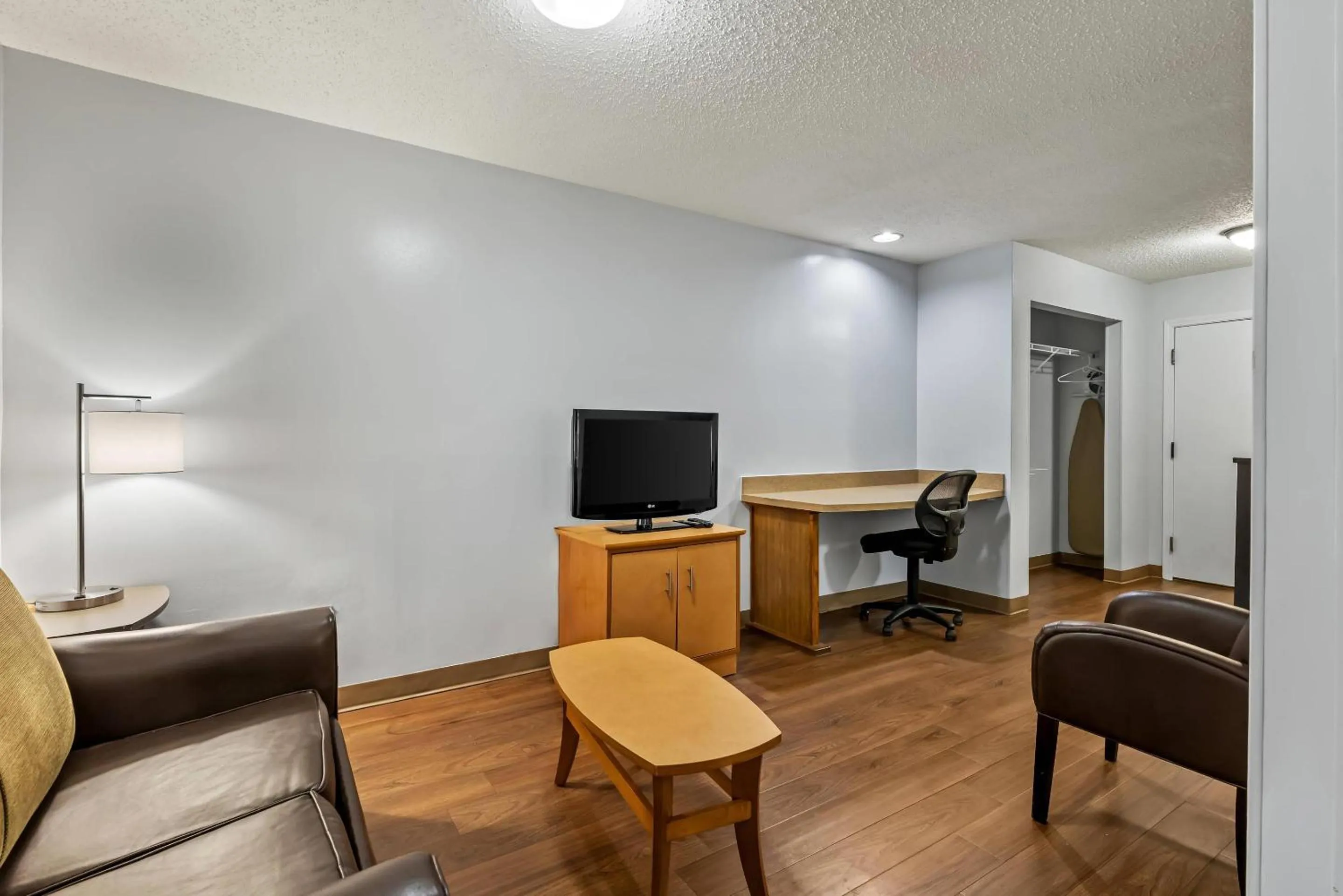 TV and multimedia in Suburban Studios Brentwood - Nashville