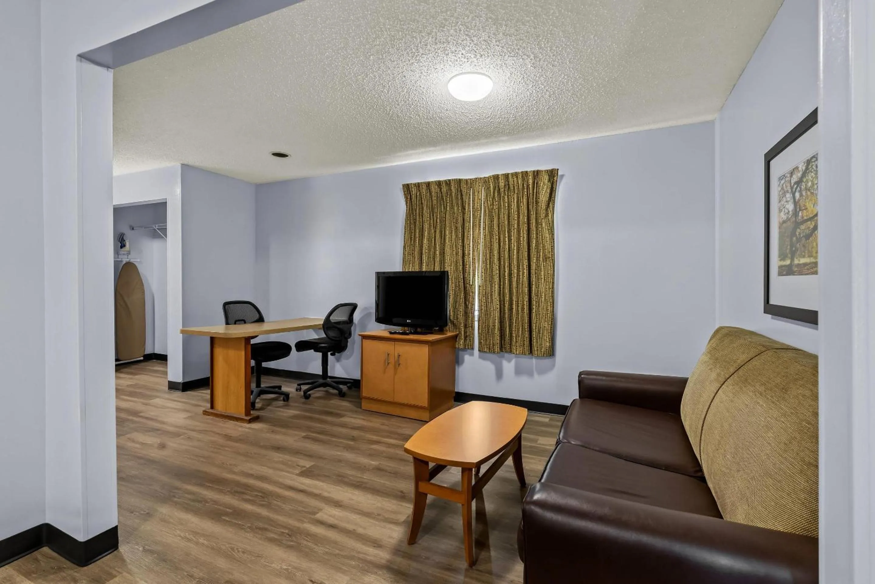 TV and multimedia in Suburban Studios Brentwood - Nashville