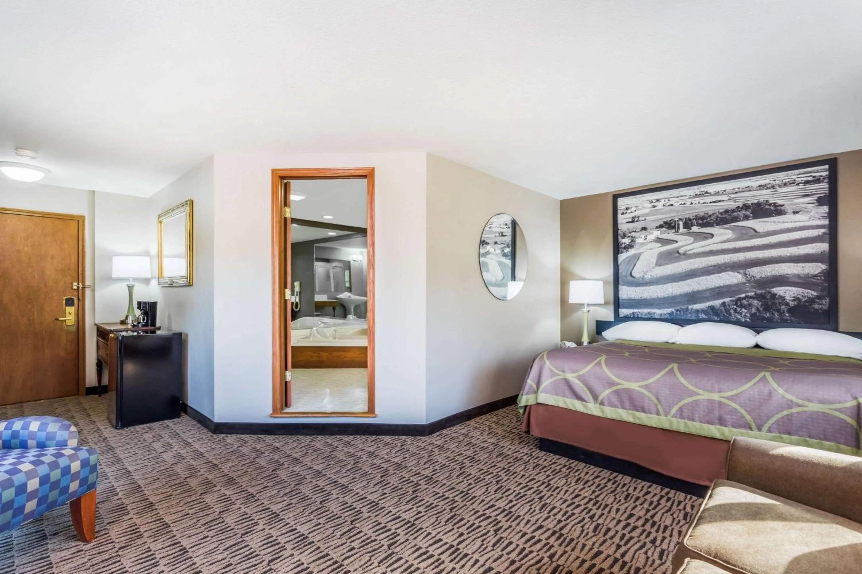 Photo of the whole room, Bed in Super 8 by Wyndham Platteville