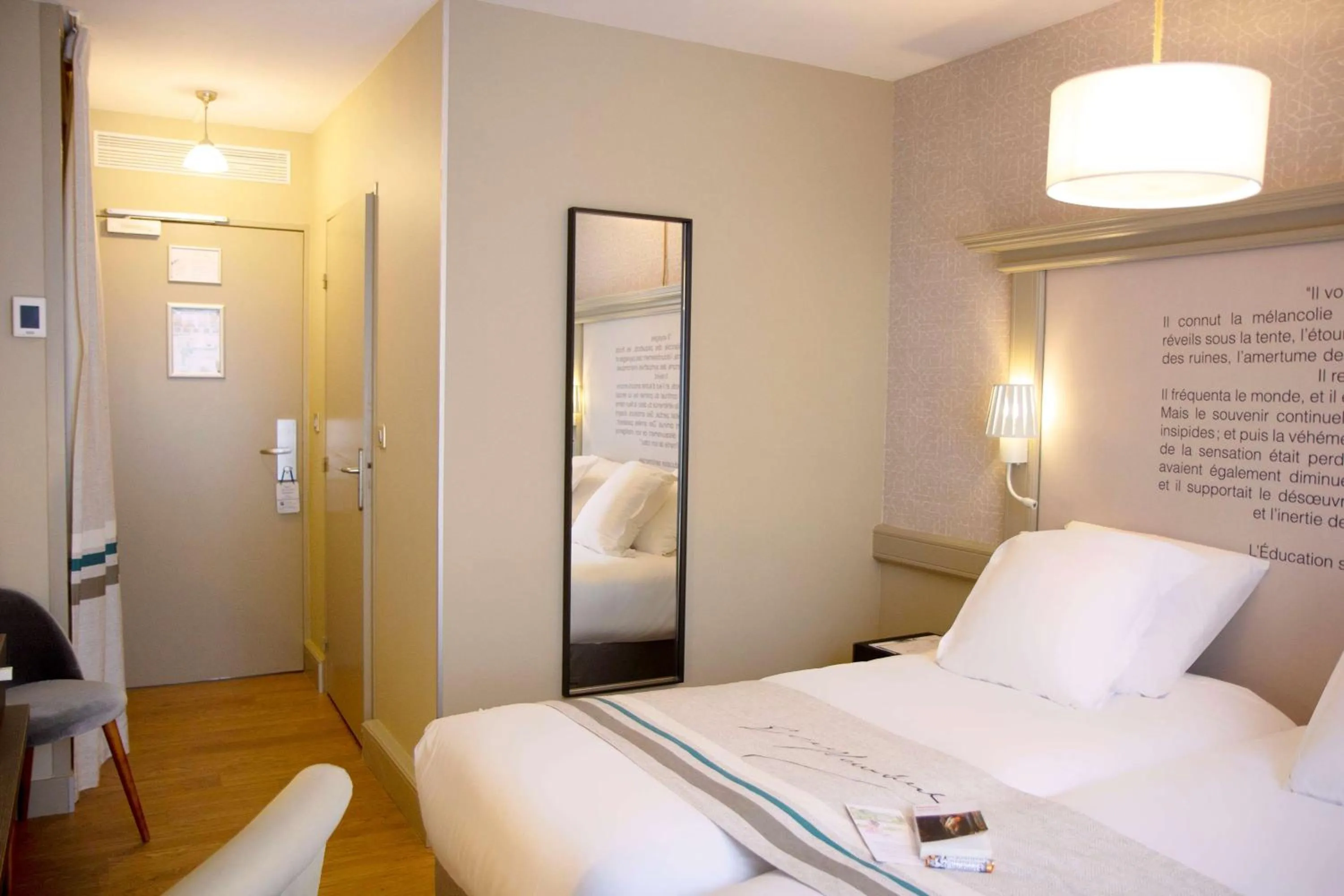 Photo of the whole room, Bed in Hôtel Littéraire Gustave Flaubert, BW Signature Collection