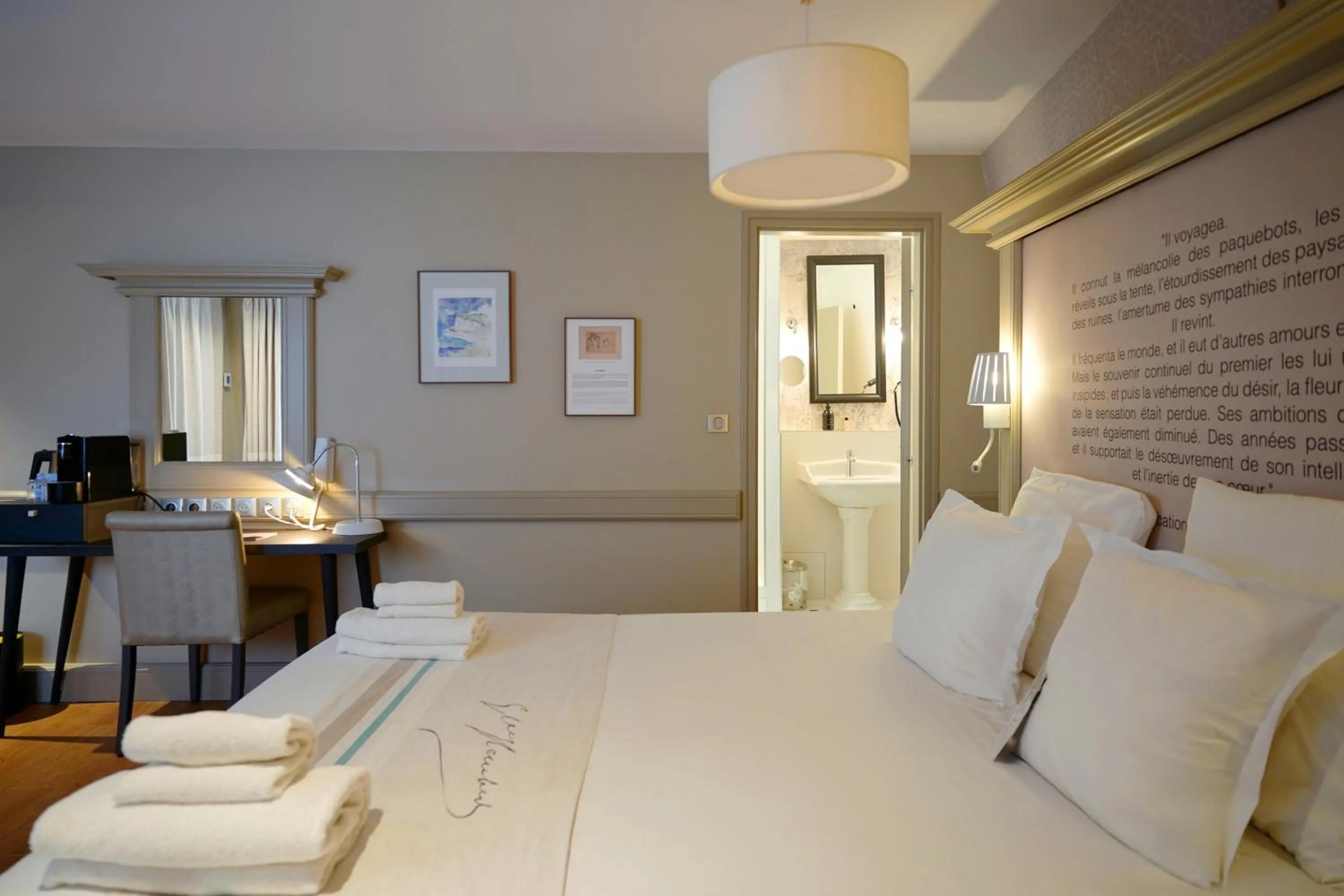 Bedroom, Bed in Hôtel Littéraire Gustave Flaubert, BW Signature Collection