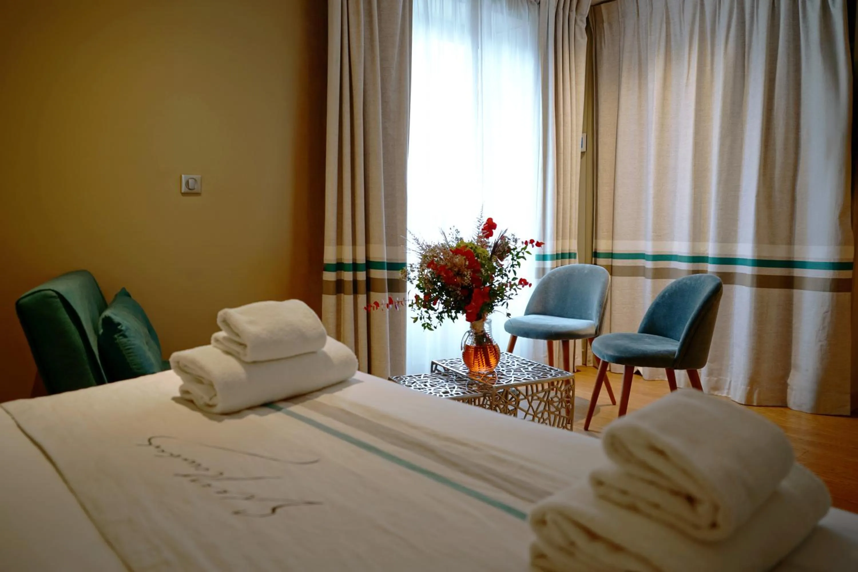 Bedroom, Bed in Hôtel Littéraire Gustave Flaubert, BW Signature Collection